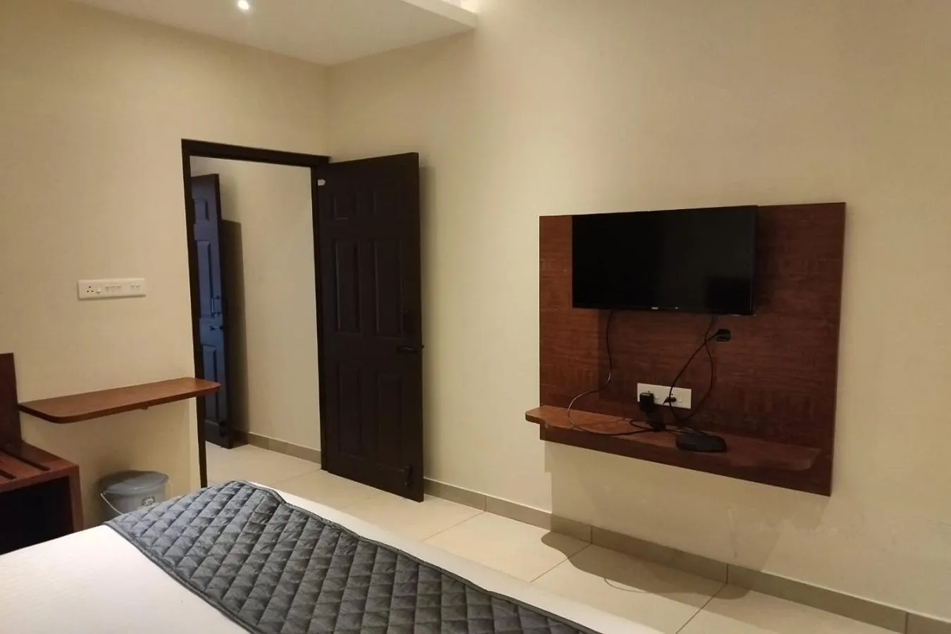 Bedroom, Bed in River Valley Resort