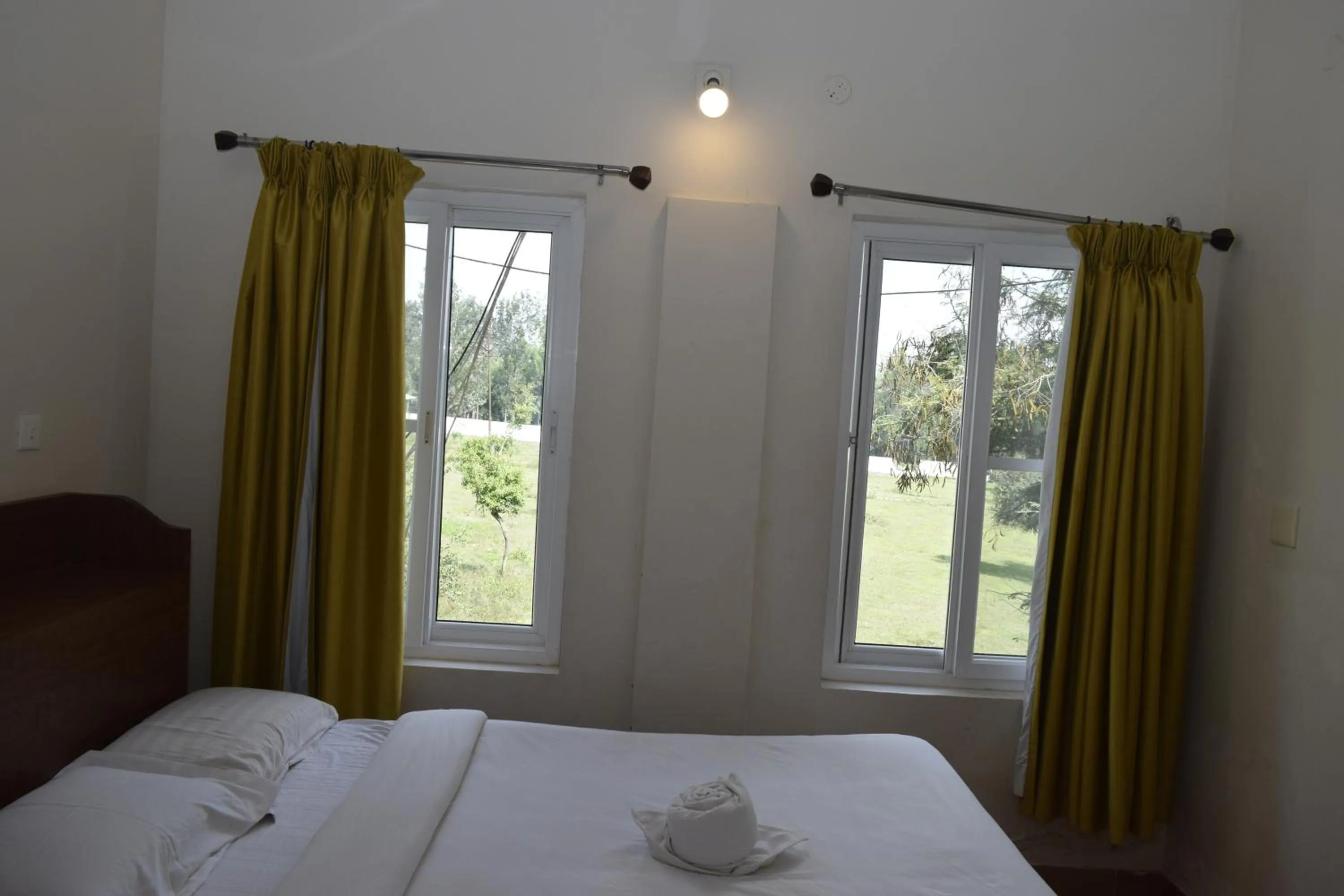 Photo of the whole room, Bed in River Valley Resort