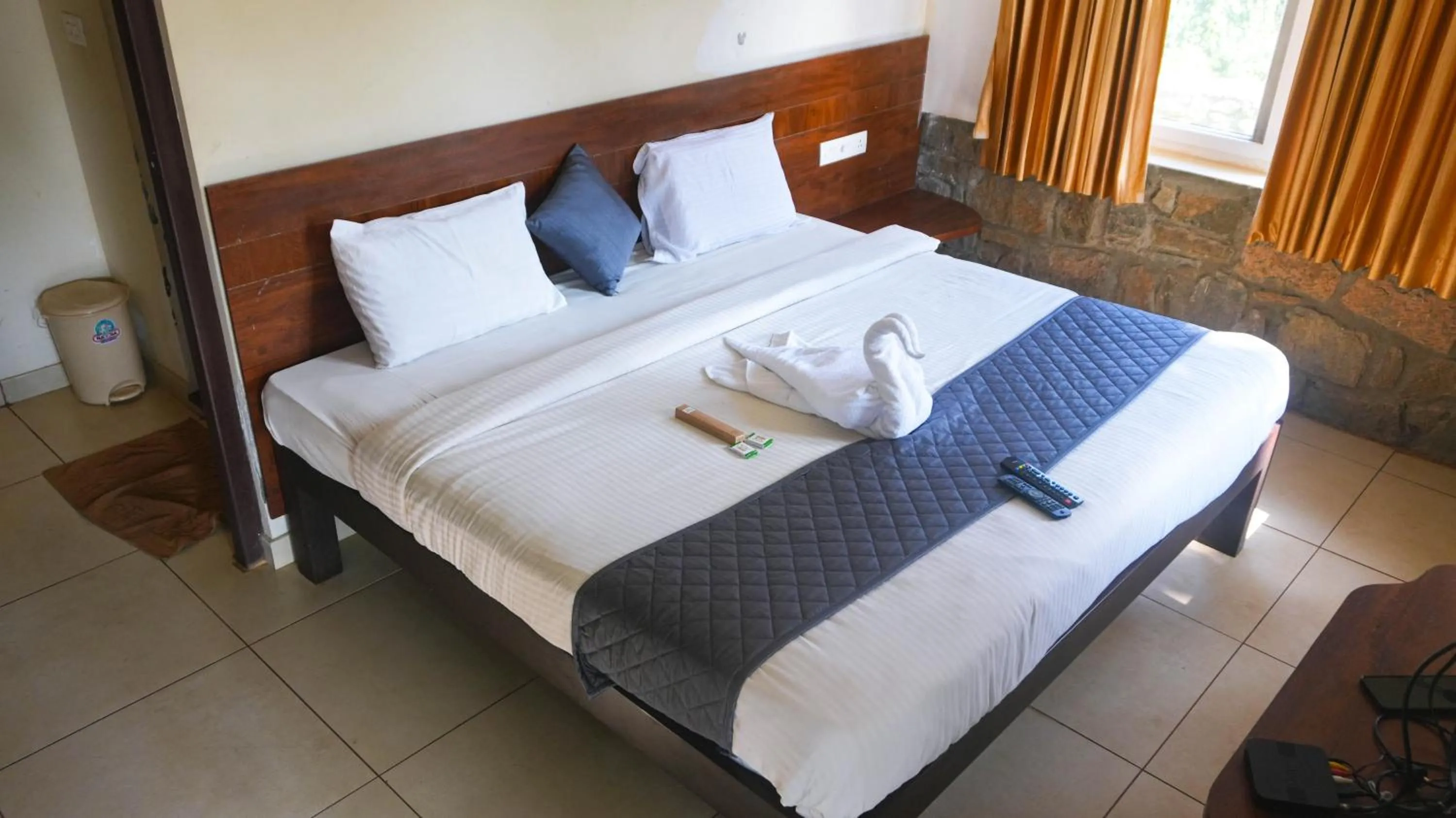 Bedroom, Bed in River Valley Resort