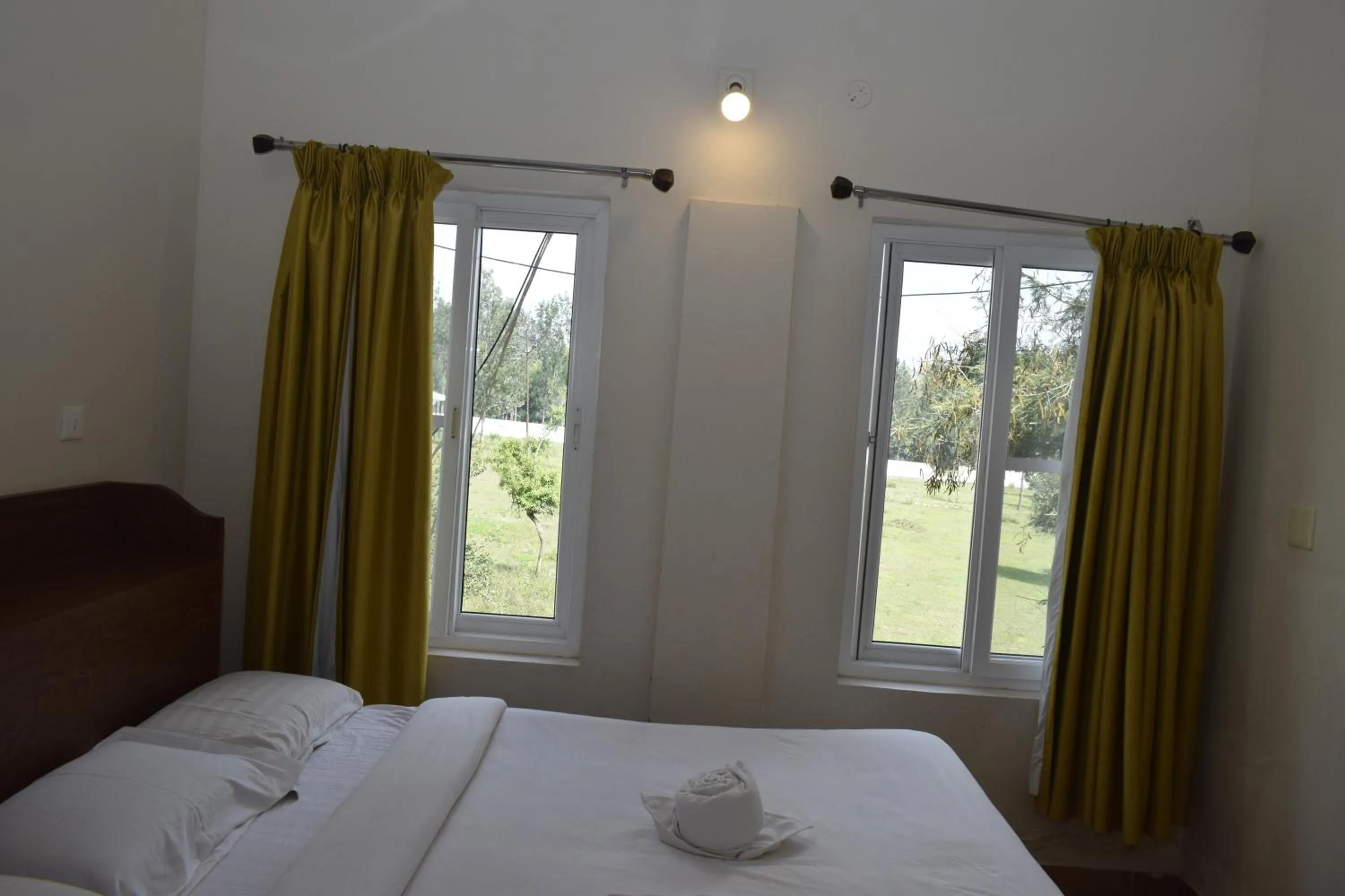 Photo of the whole room, Bed in River Valley Resort