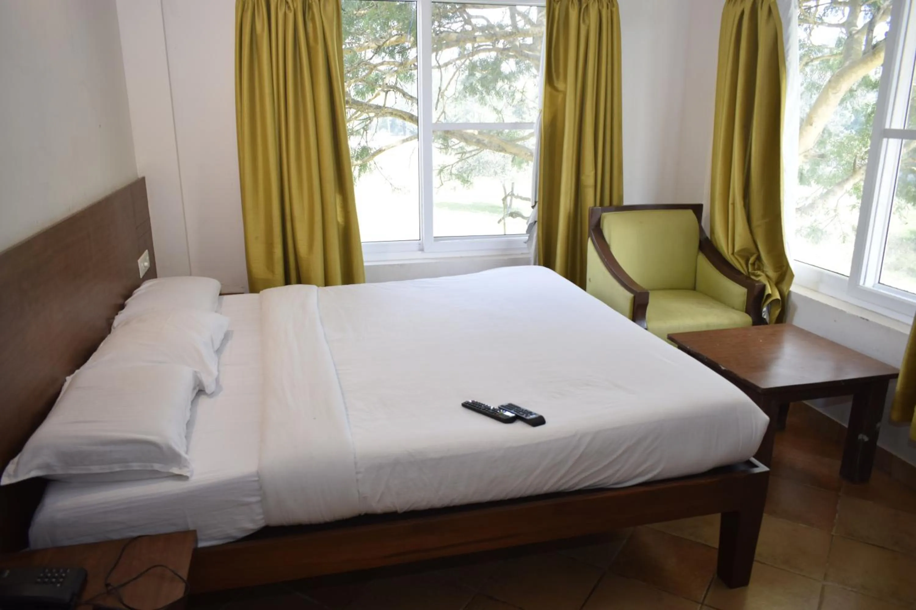 Photo of the whole room, Bed in River Valley Resort
