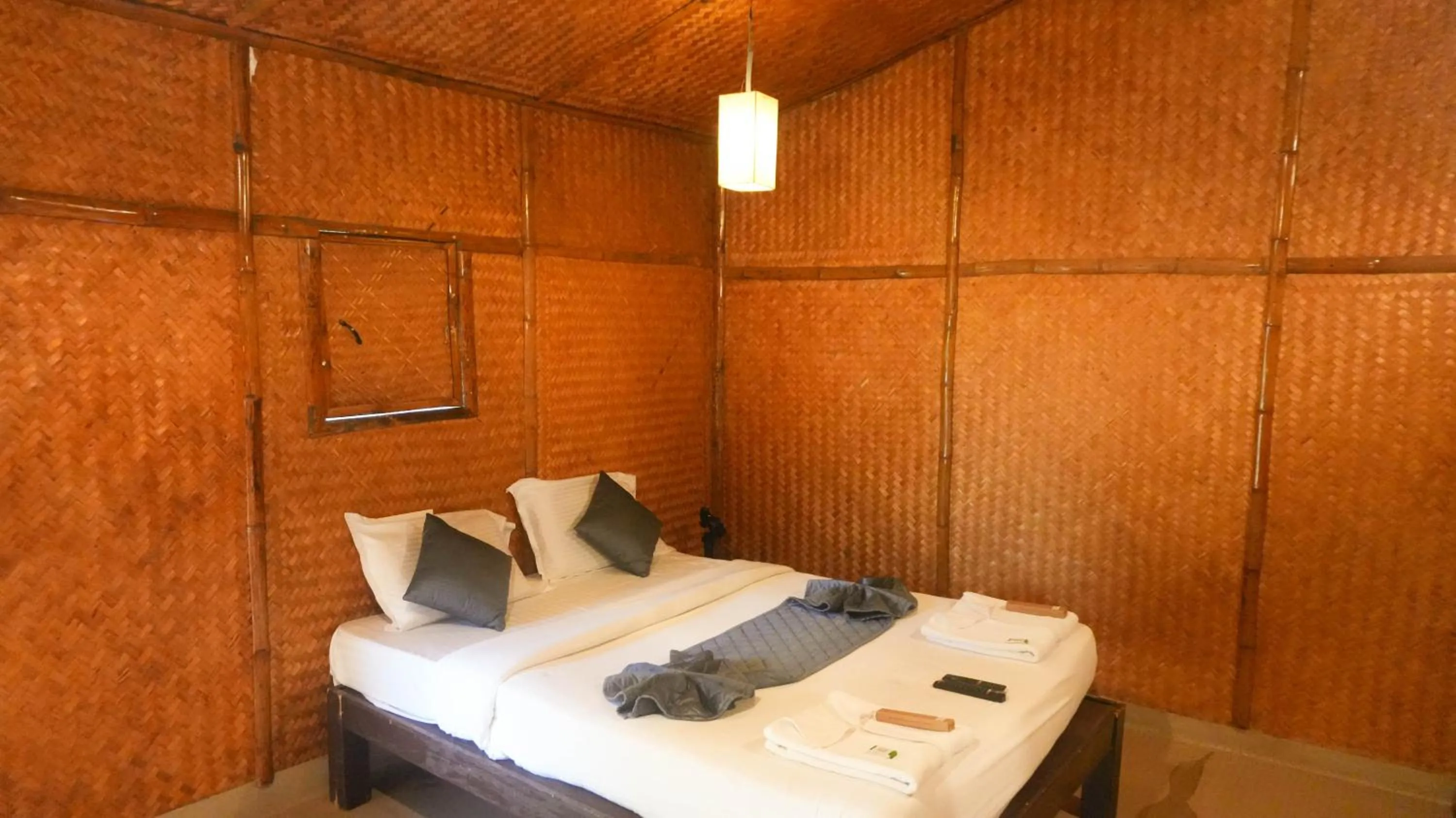 Bedroom, Bed in River Valley Resort