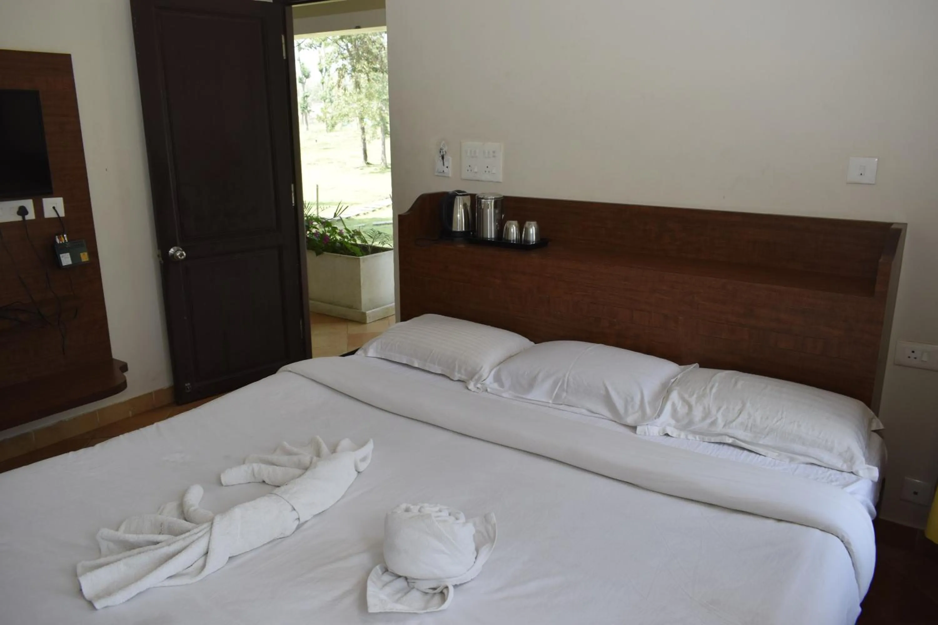 Photo of the whole room, Bed in River Valley Resort