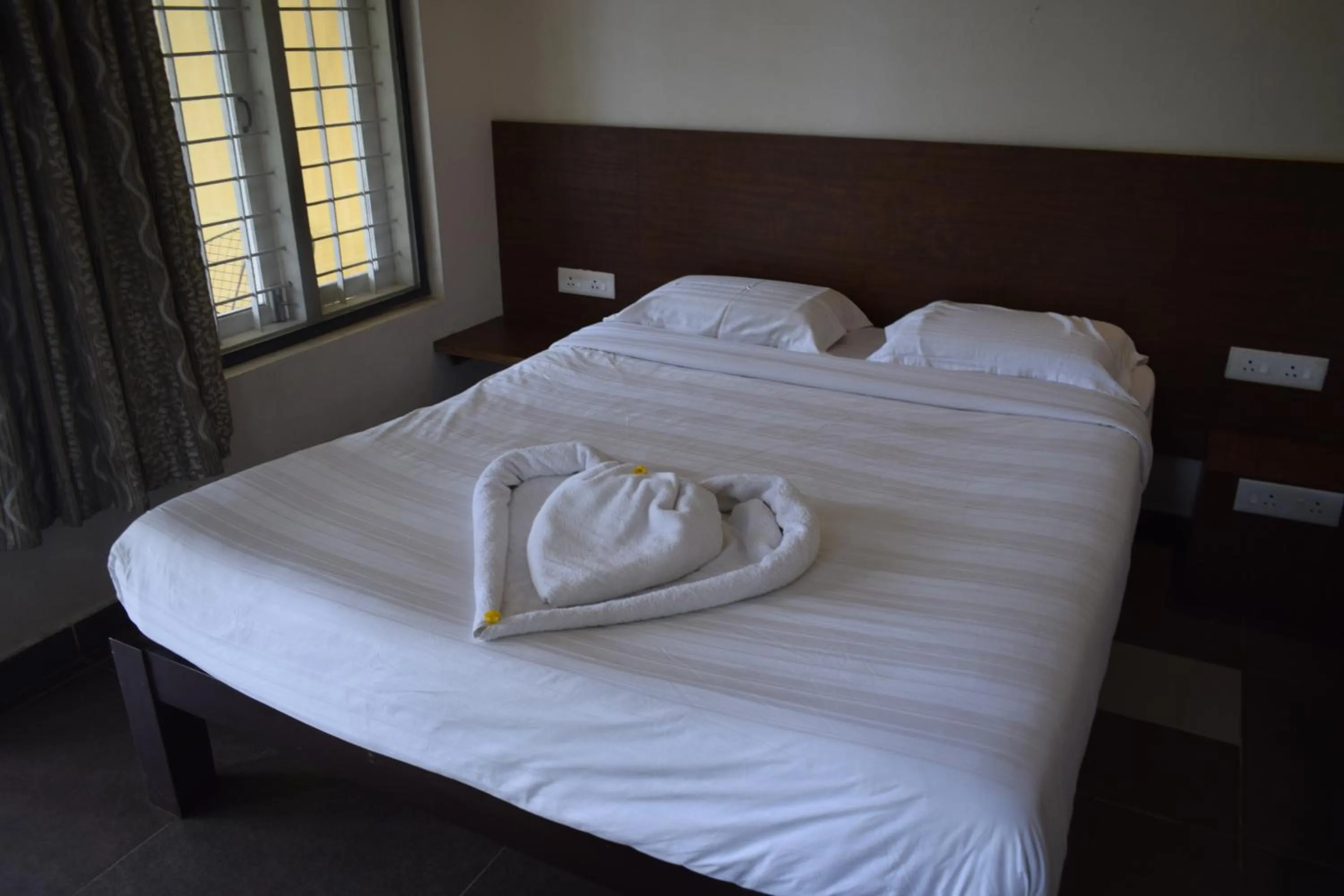 Bedroom, Bed in River Valley Resort