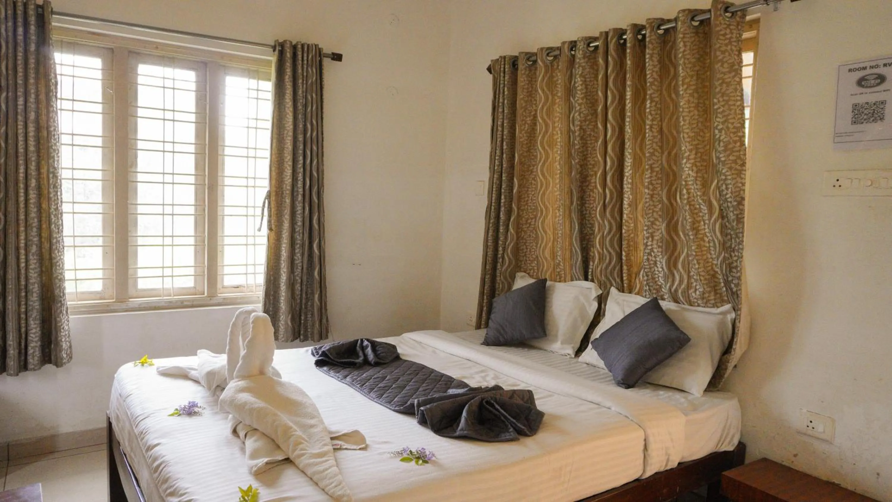 Bedroom, Bed in River Valley Resort