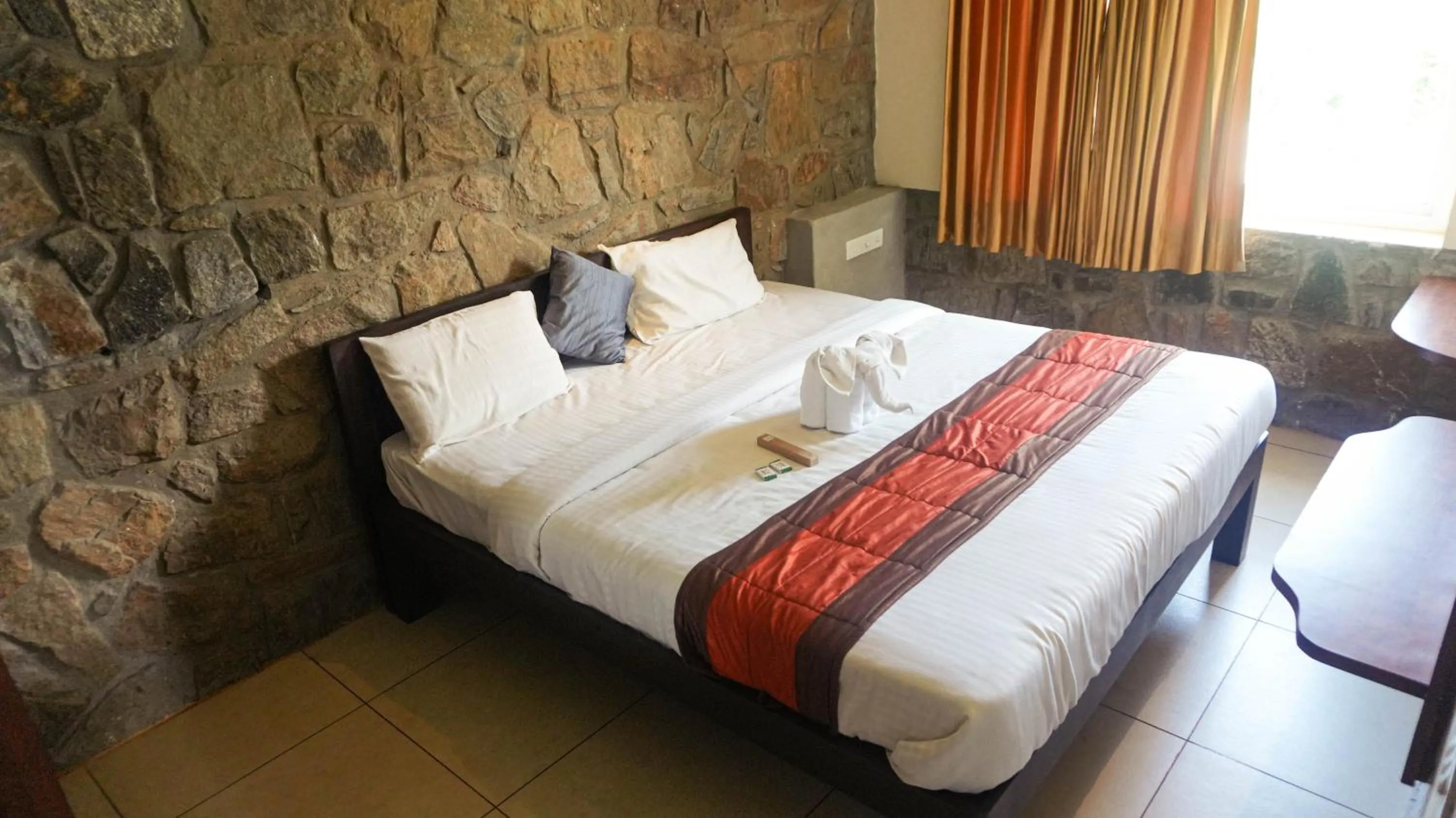 Bedroom, Bed in River Valley Resort