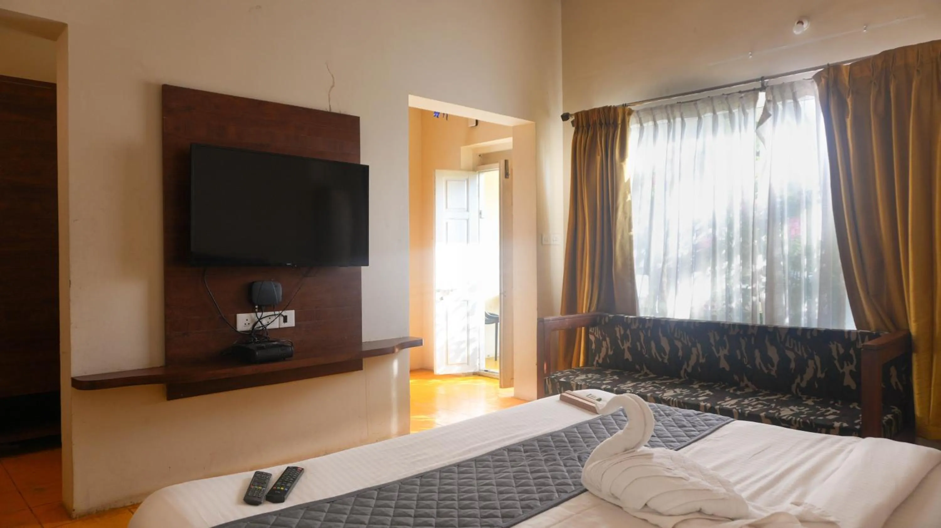 Bedroom, Bed in River Valley Resort