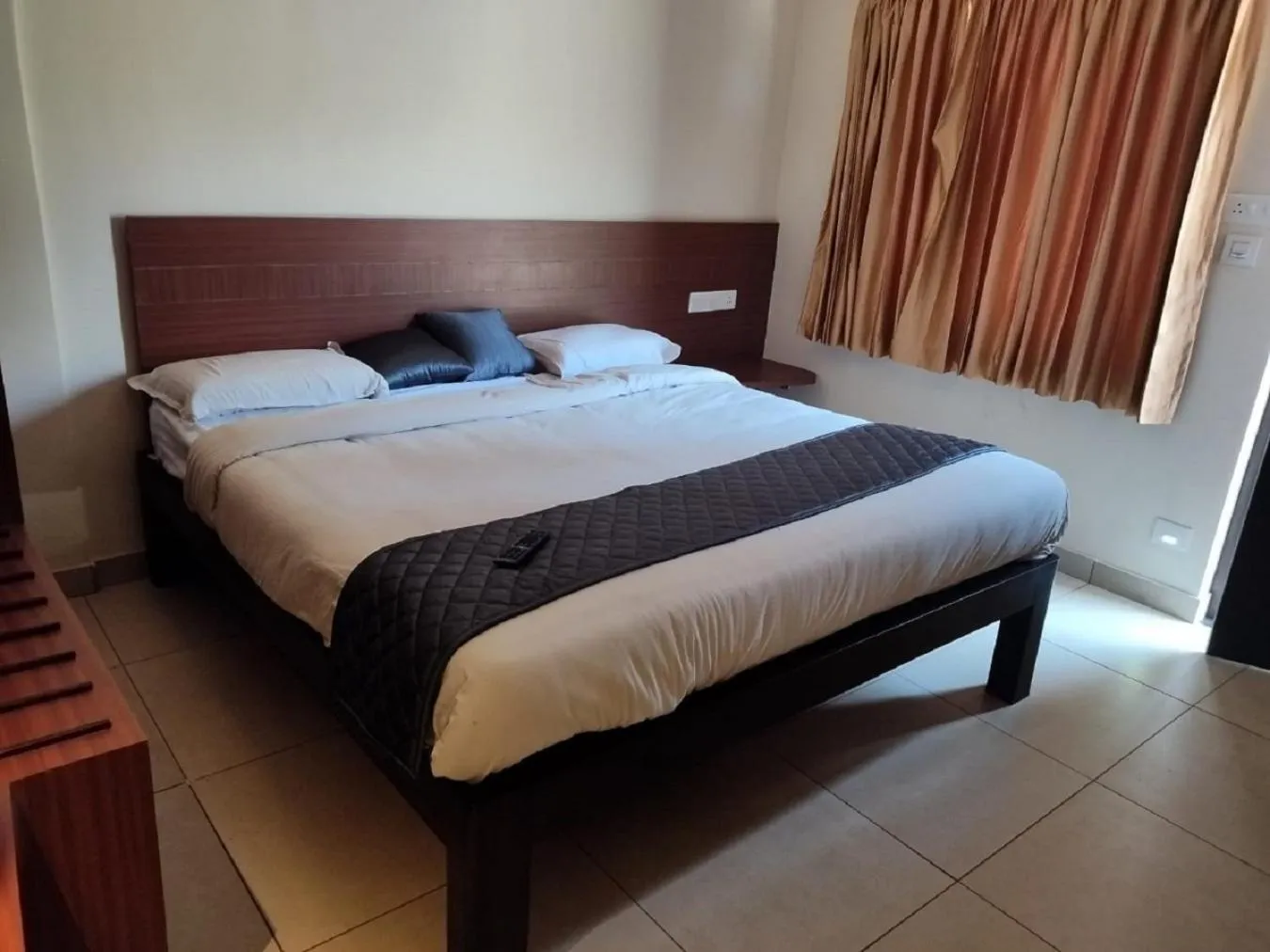 Bedroom, Bed in River Valley Resort