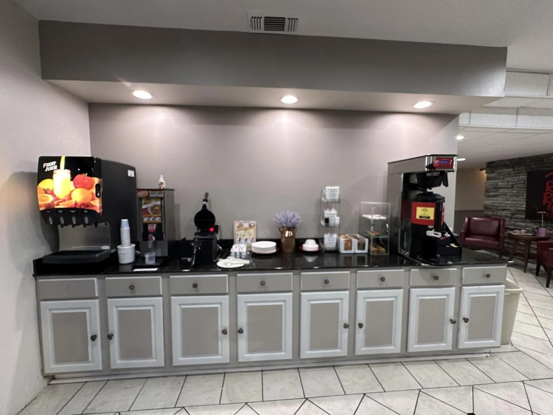 Breakfast in Red Roof Inn & Suites Biloxi - Ocean Springs