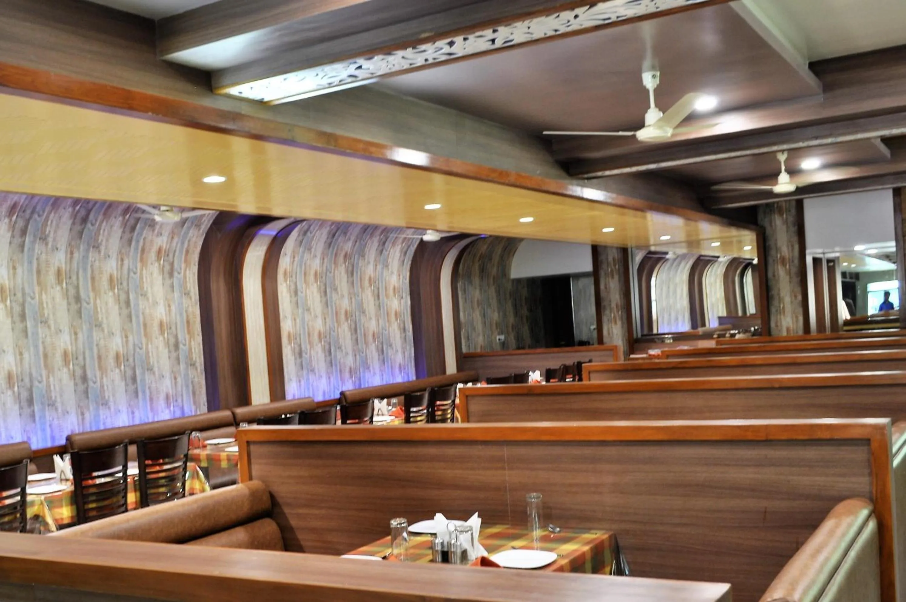 Restaurant/places to eat in Hotel Continental Blue