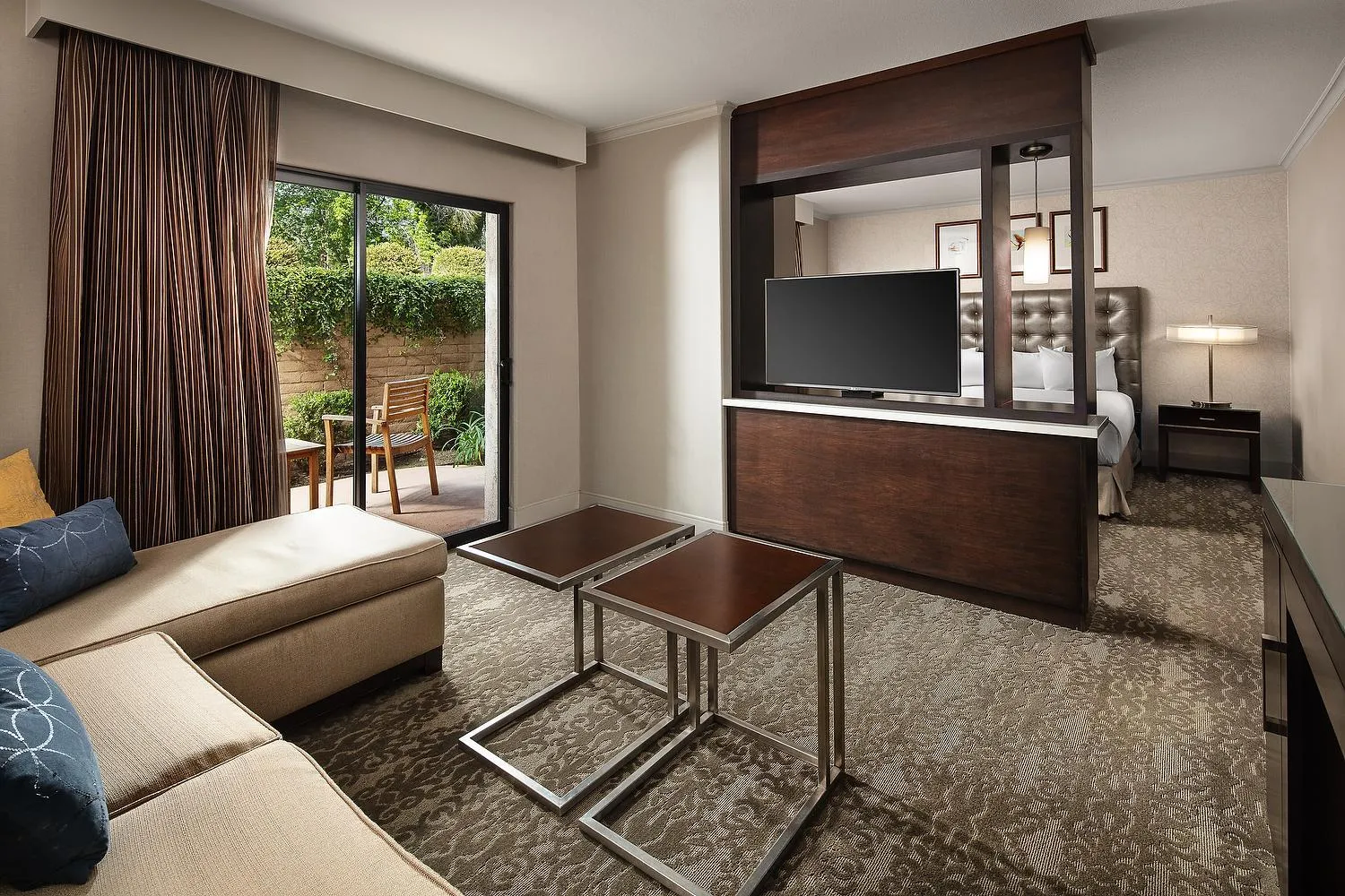 Seating area in DoubleTree by Hilton Claremont