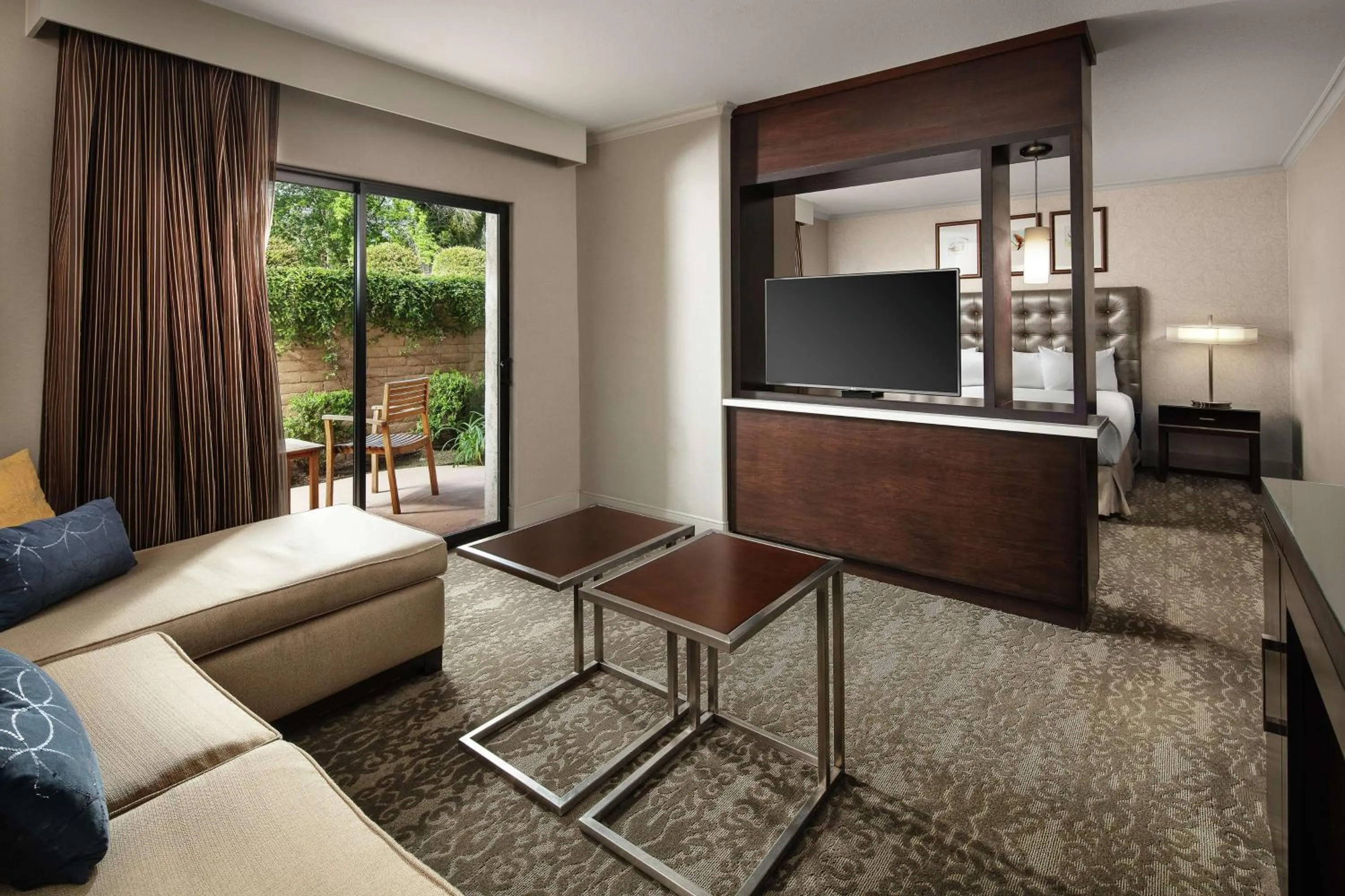 Bedroom in DoubleTree by Hilton Claremont