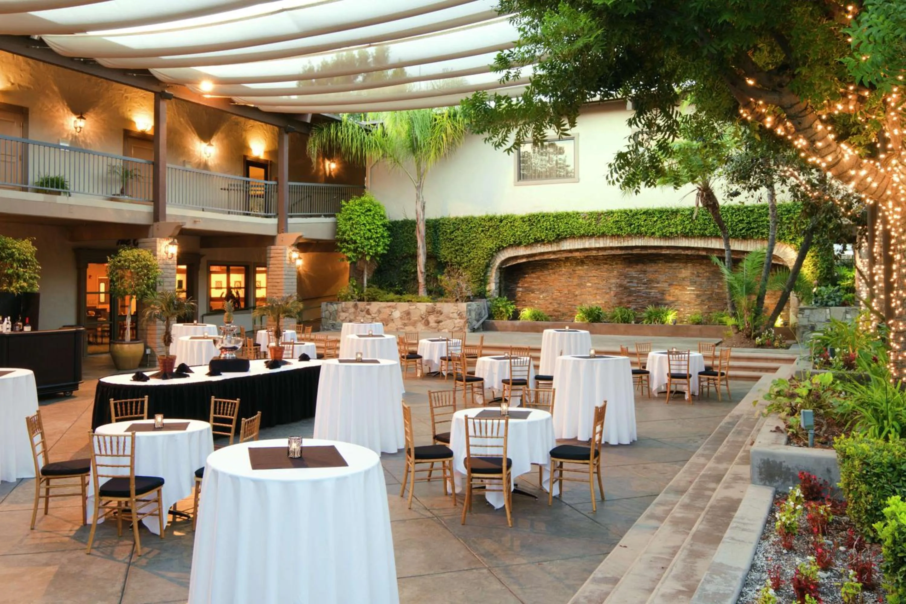 Inner courtyard view in DoubleTree by Hilton Claremont