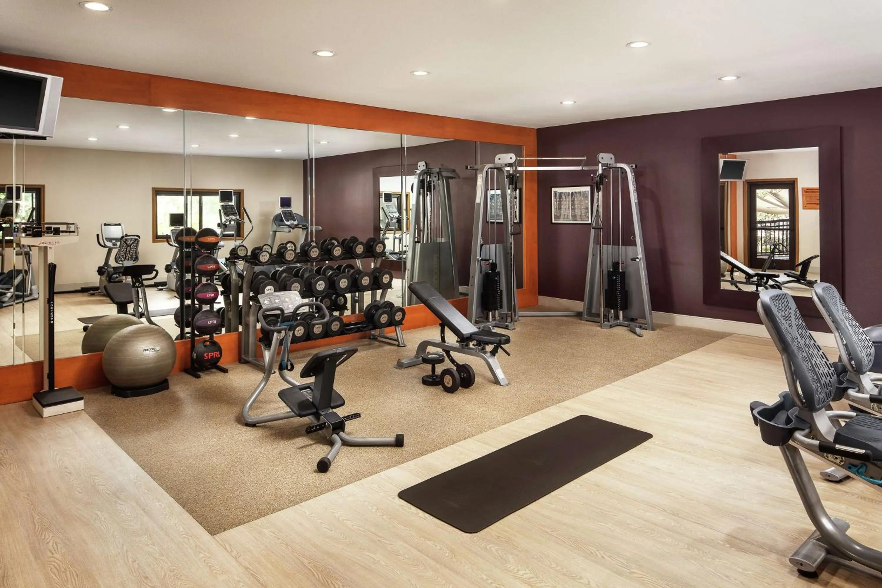 Fitness centre/facilities in DoubleTree by Hilton Claremont