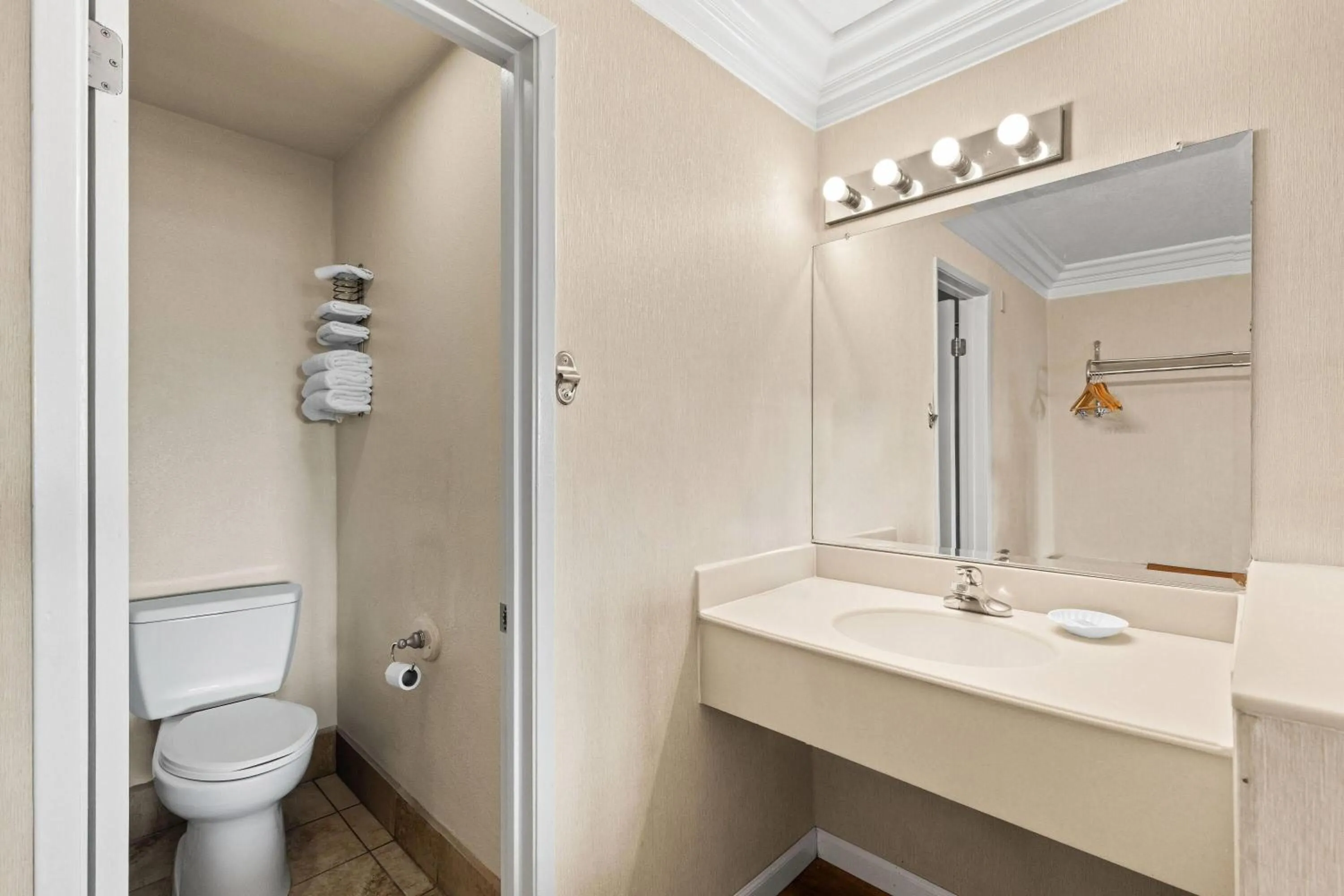 Bathroom in Travelodge by Wyndham San Clemente Beach