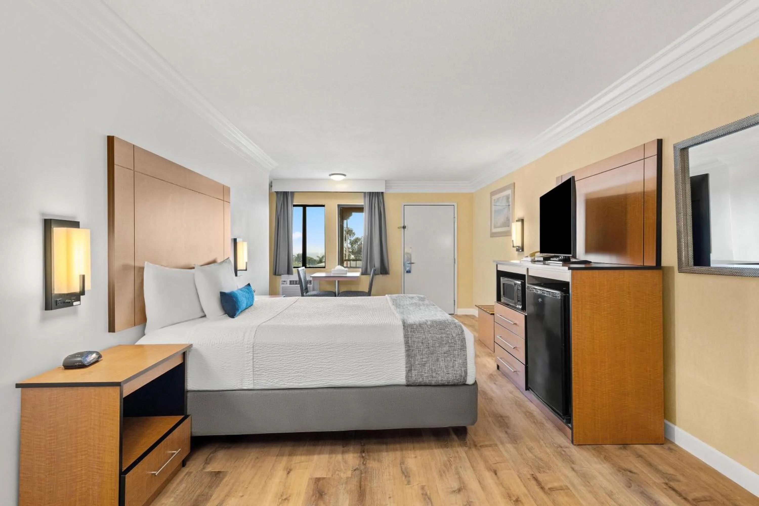 Bed in Travelodge by Wyndham San Clemente Beach