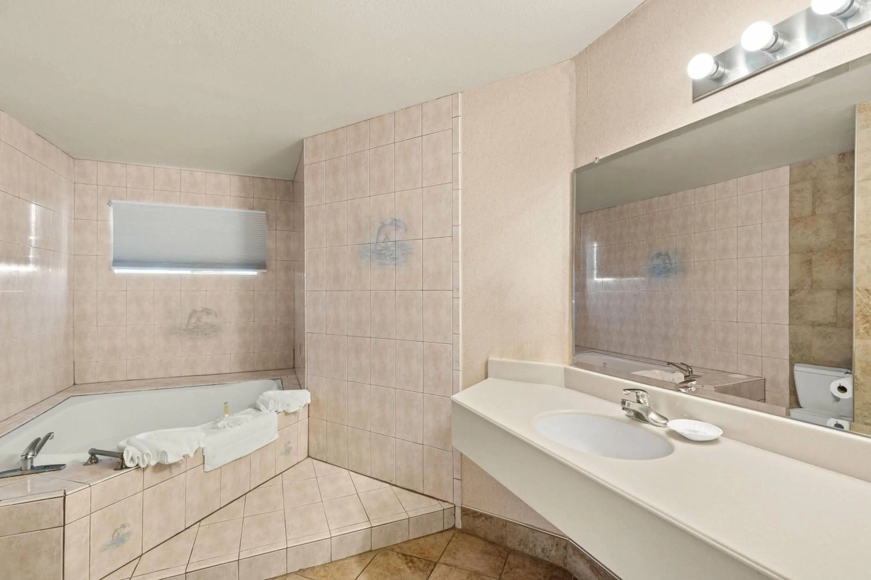 Bathroom in Travelodge by Wyndham San Clemente Beach