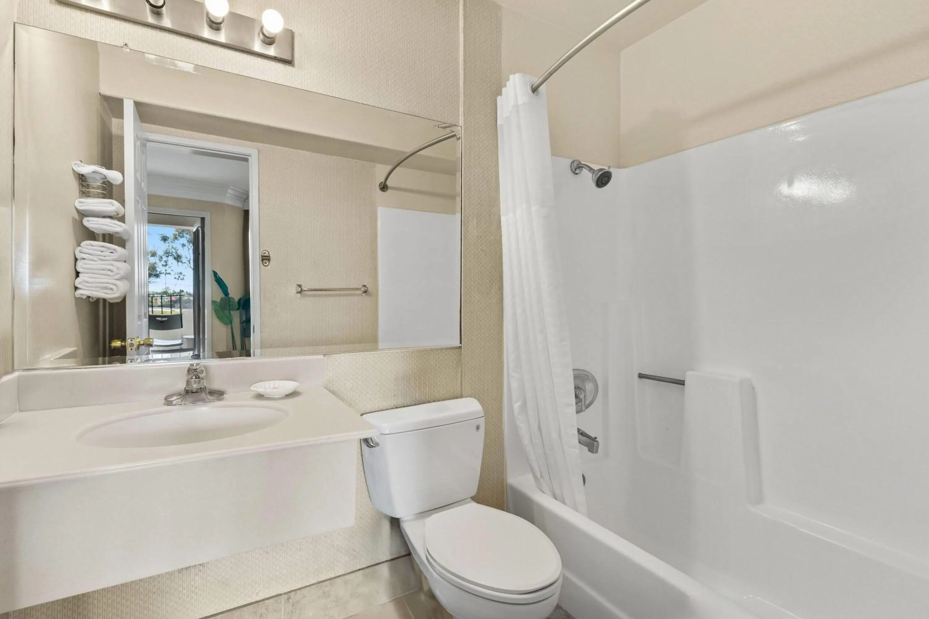 Bathroom in Travelodge by Wyndham San Clemente Beach