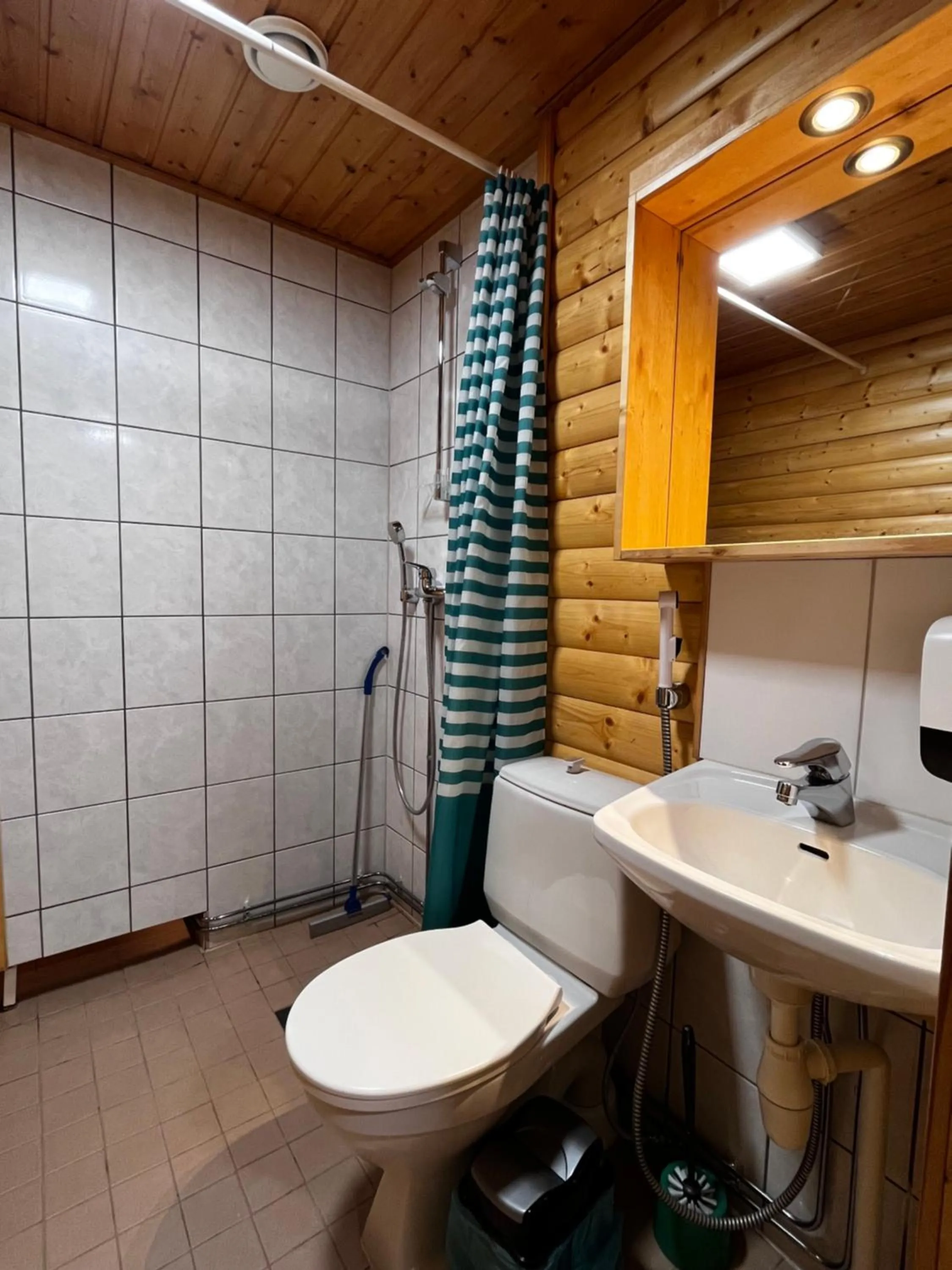 Toilet in Motelli Rovaniemi