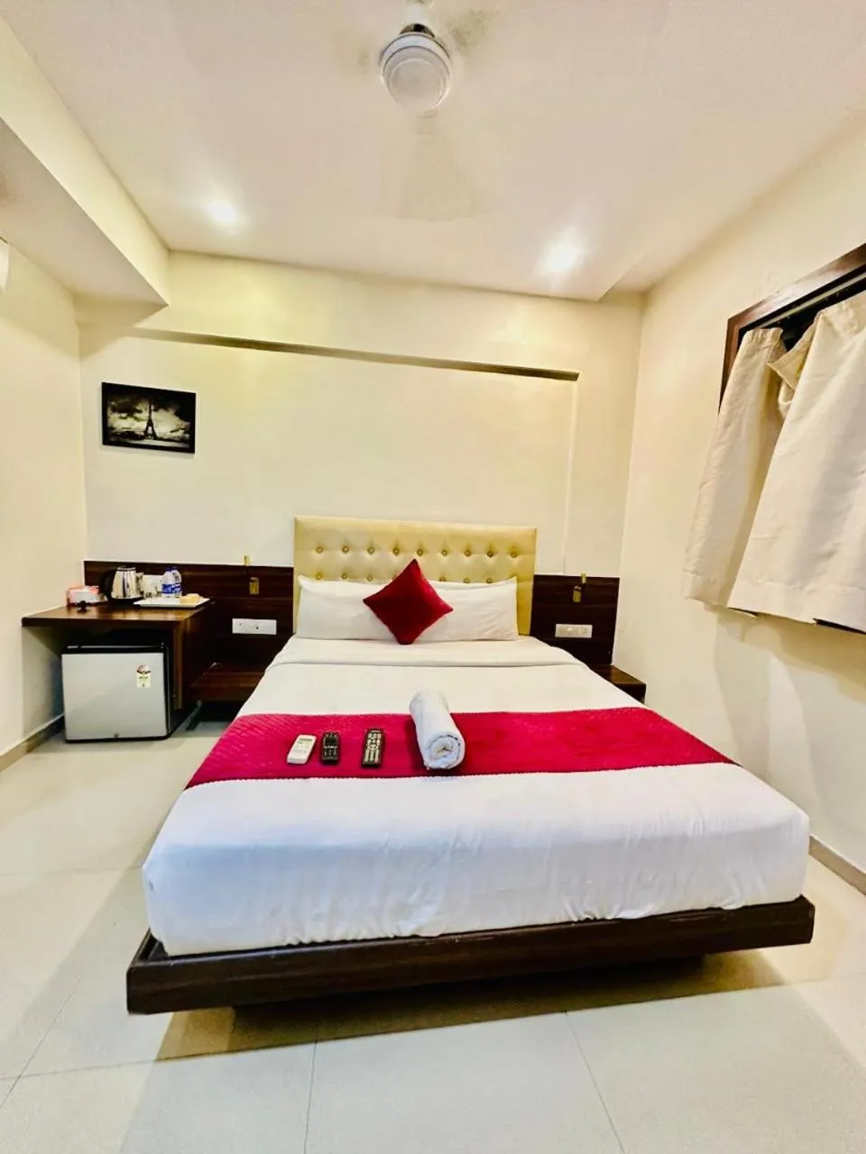 Bed in Hotel Mumbai International