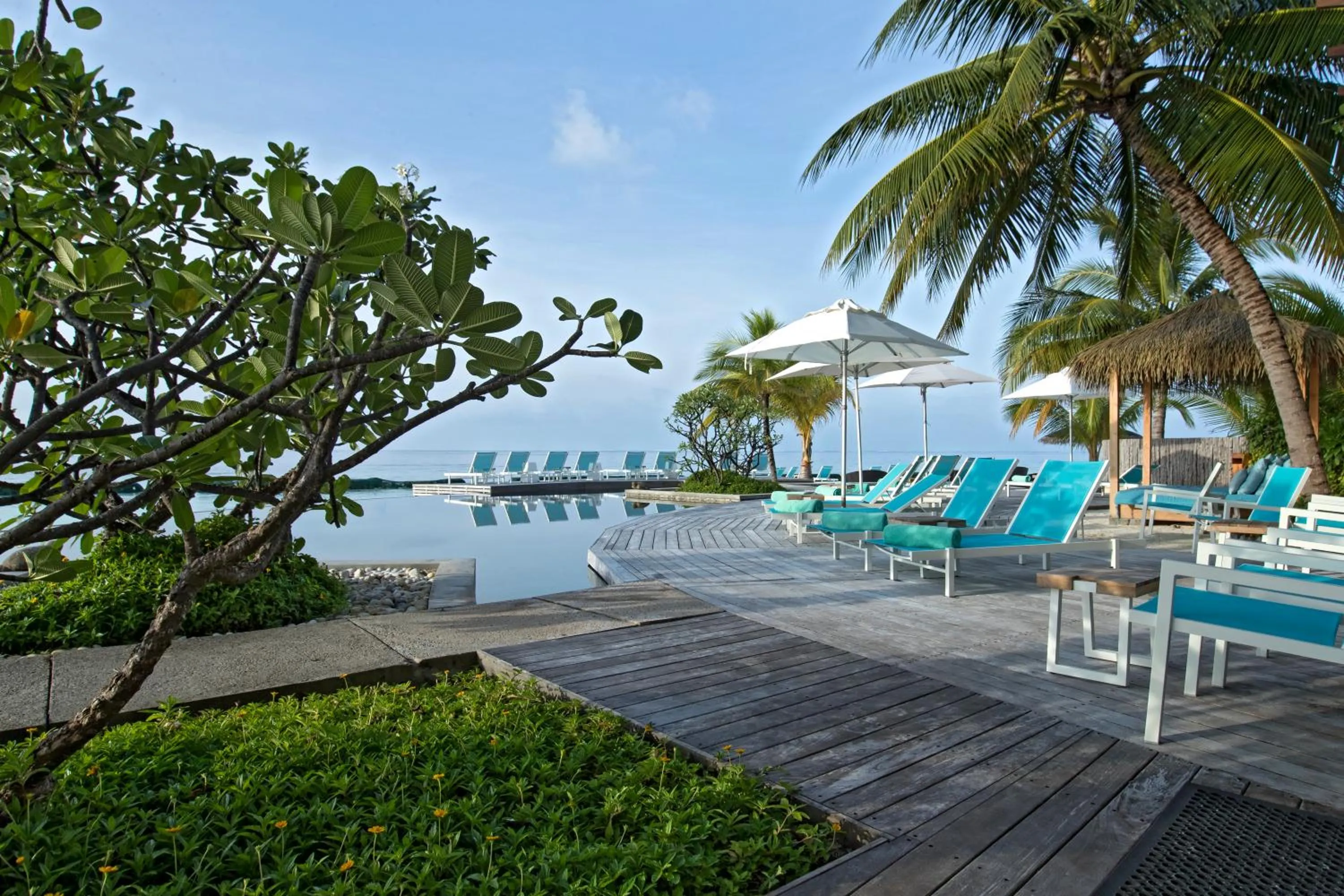 Pool view in Constance Moofushi Maldives - All Inclusive