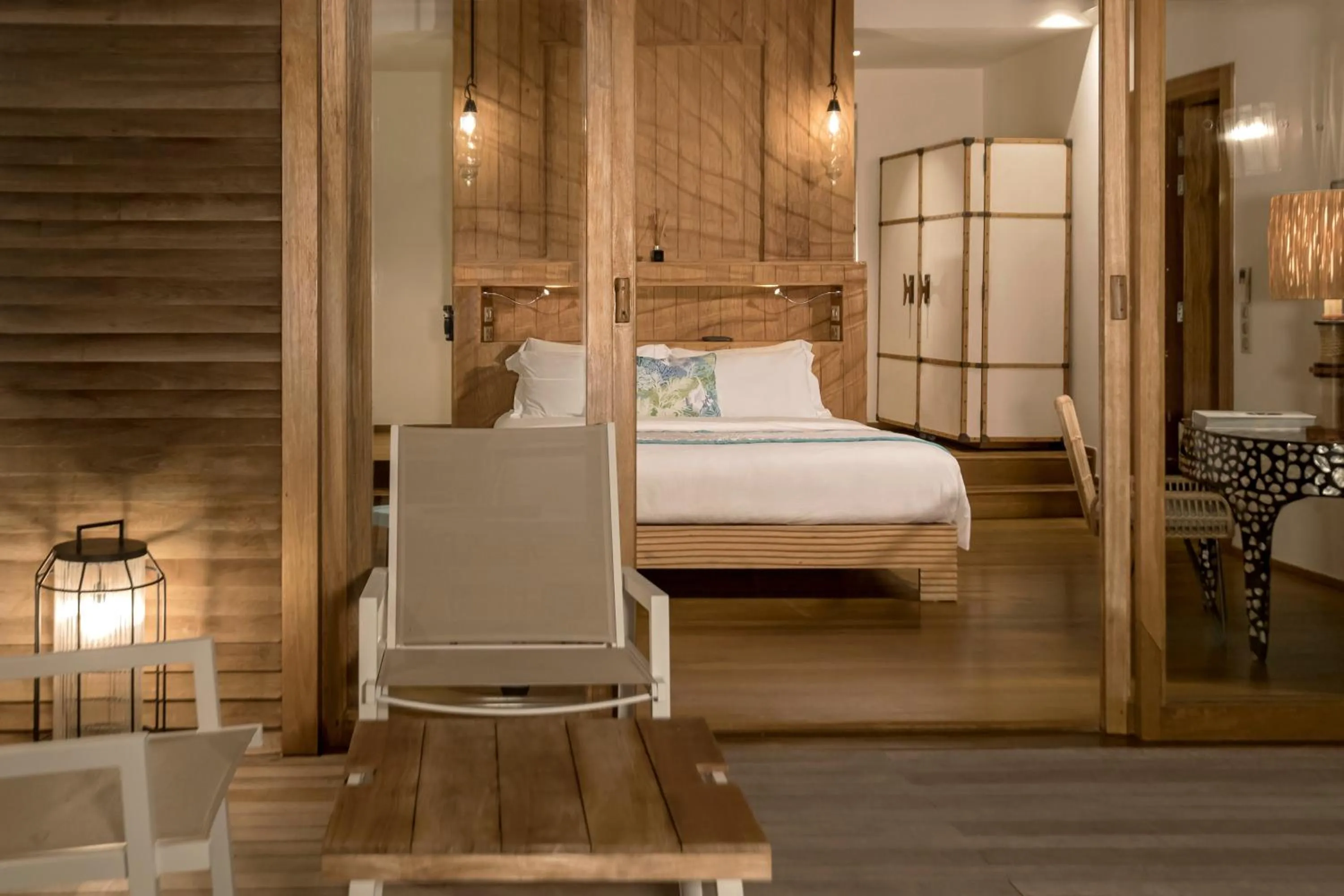 Bed in Constance Moofushi Maldives - All Inclusive