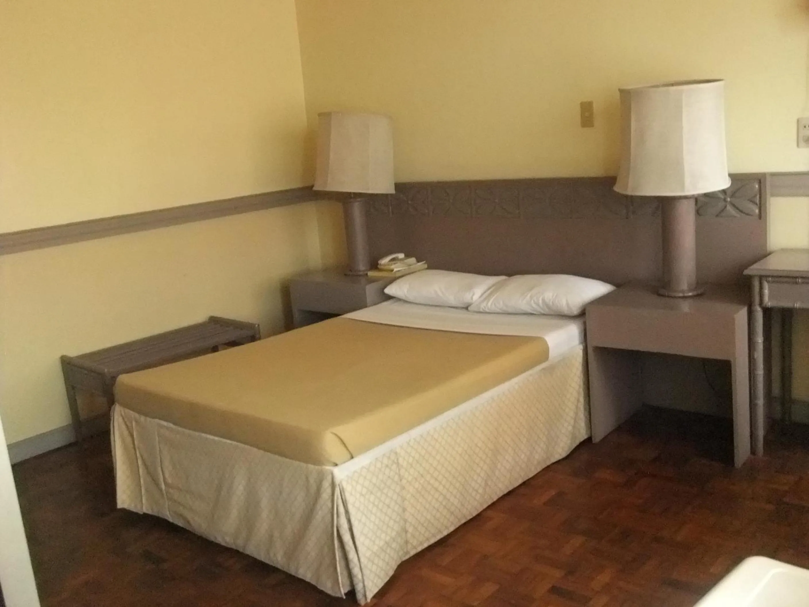 Bed in Manila Manor Hotel