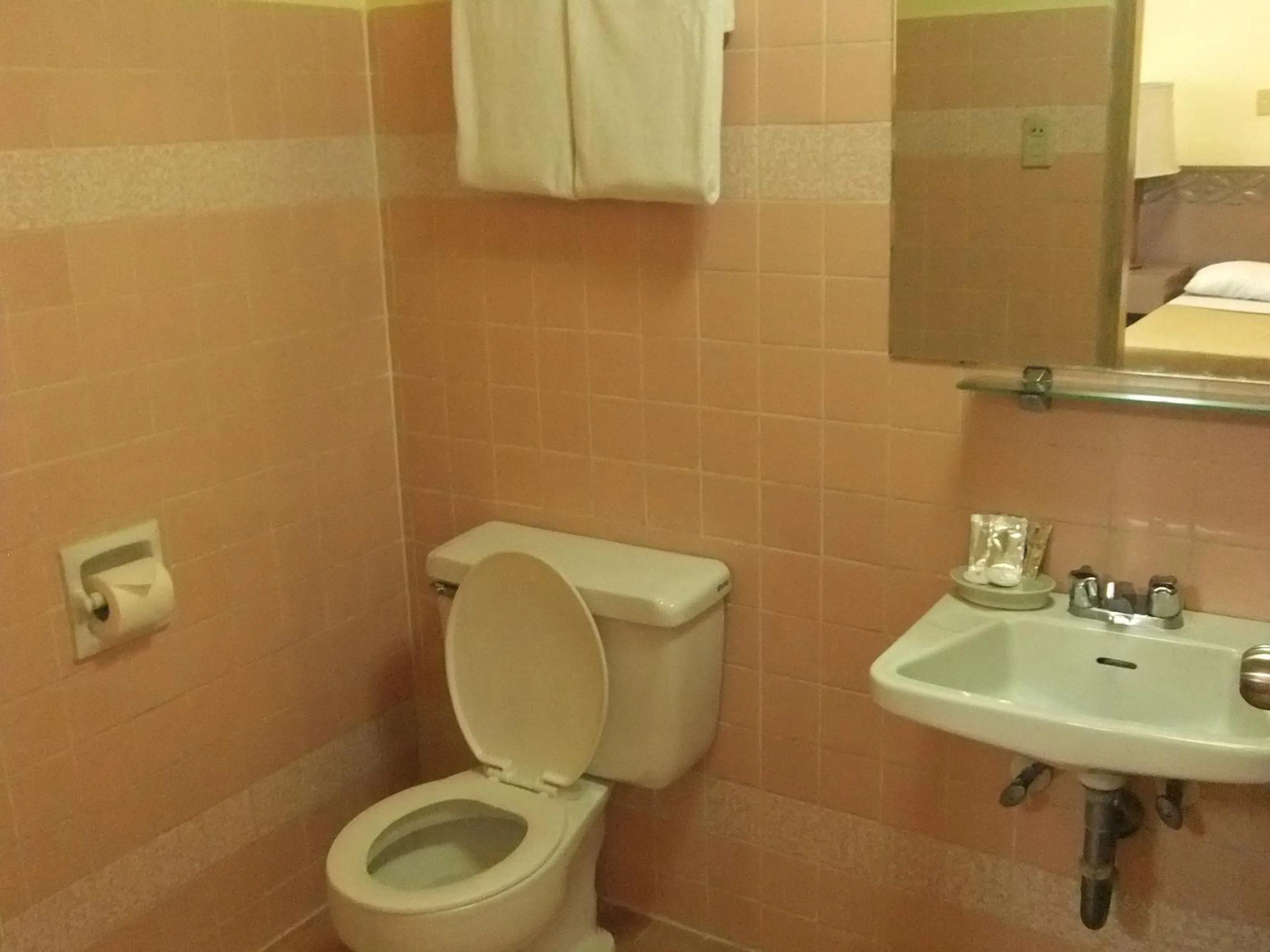 Bathroom in Manila Manor Hotel