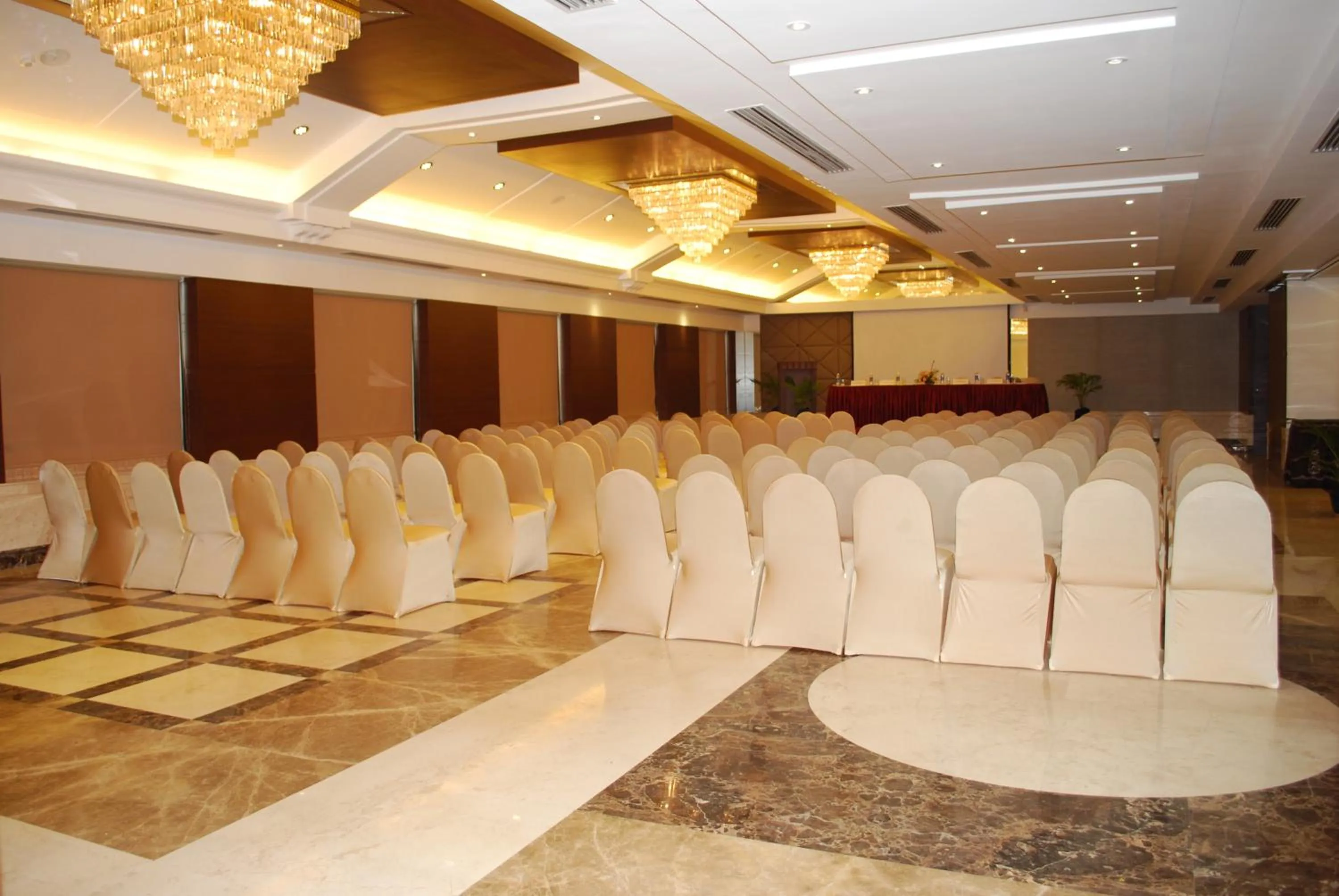 Business facilities in Beverly Hotel