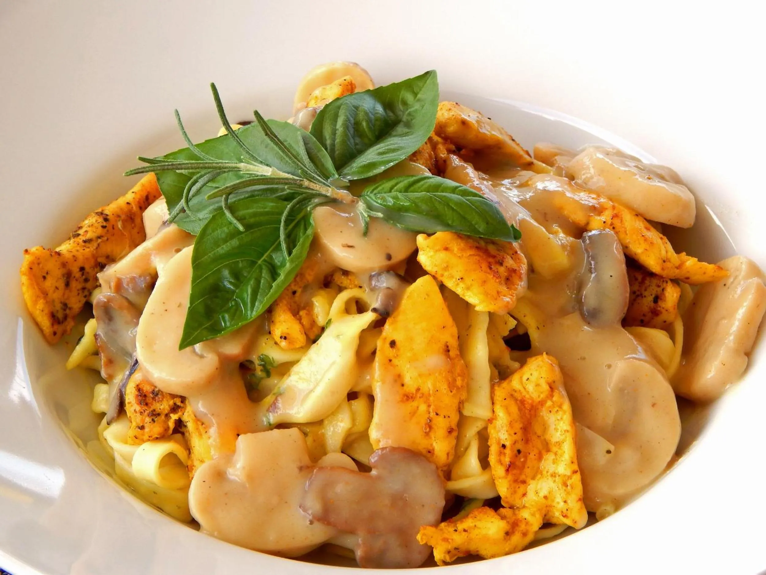 Restaurant/places to eat in Bohol Vantage Resort