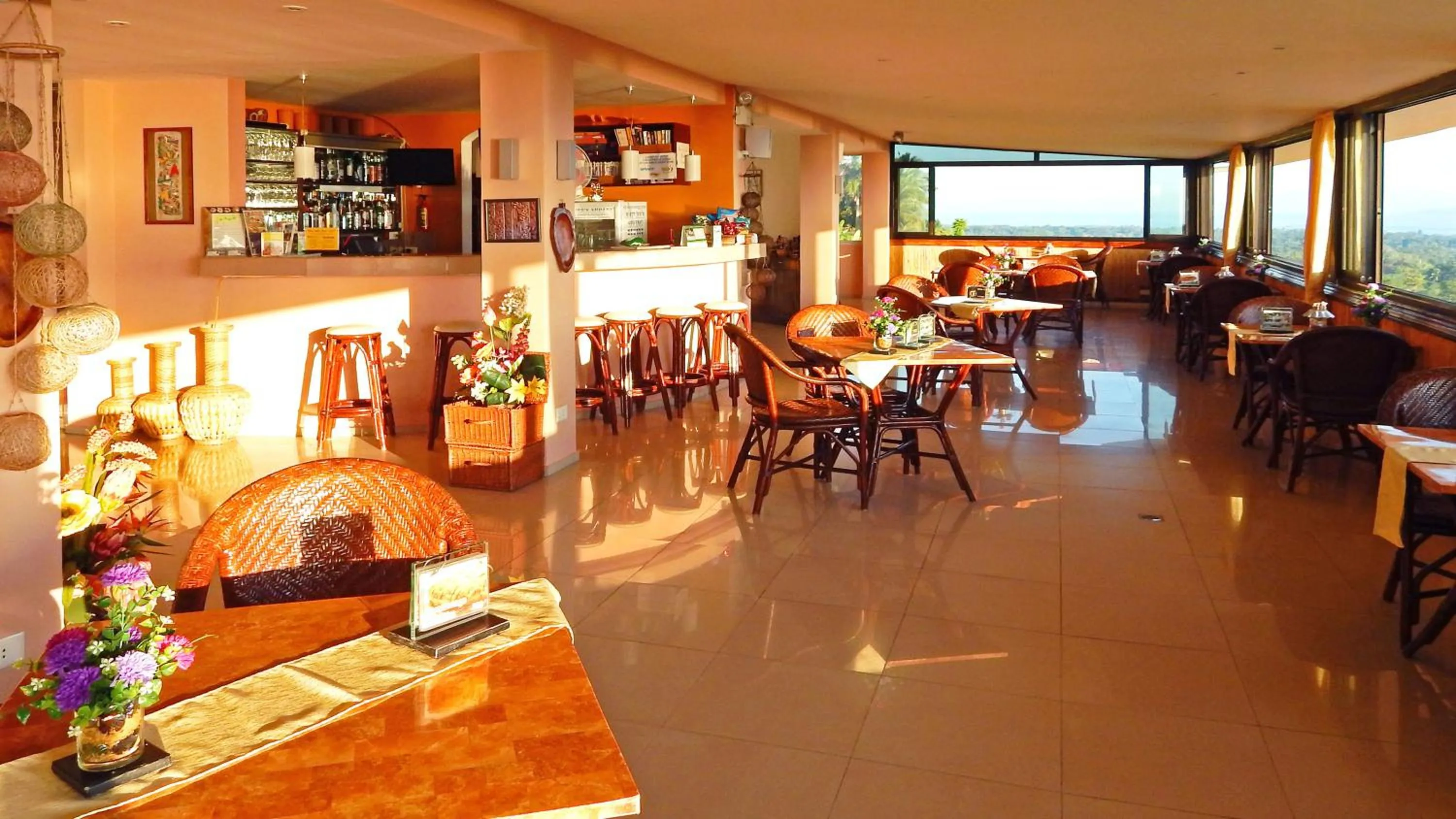 Restaurant/places to eat in Bohol Vantage Resort