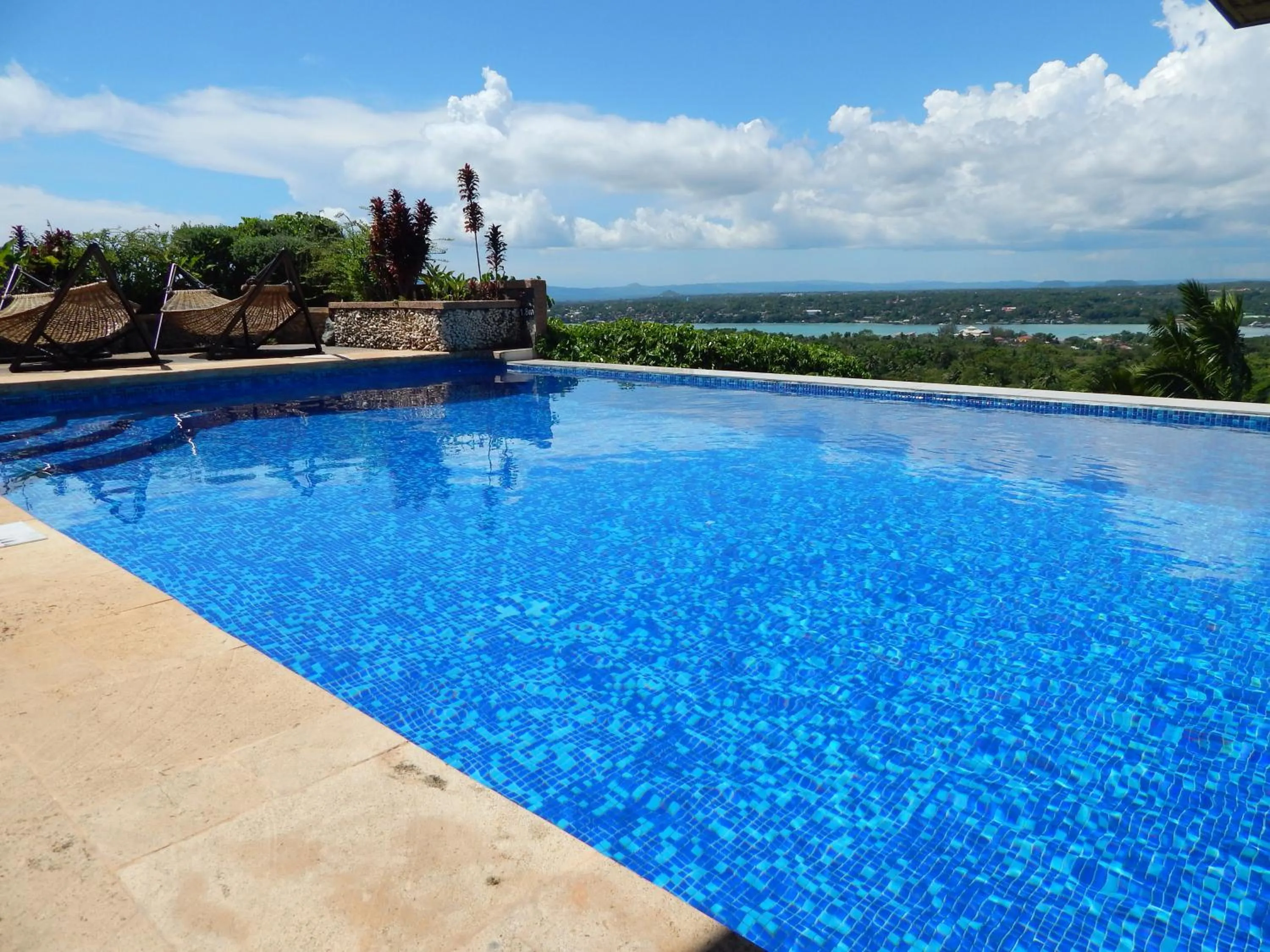 Swimming pool in Bohol Vantage Resort
