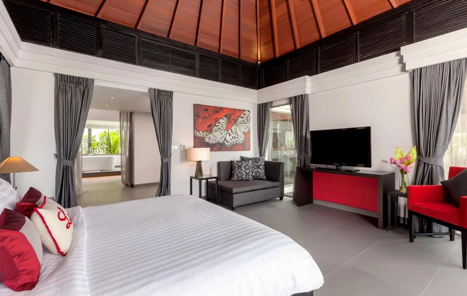 Photo of the whole room, Bed in The Pavilions Phuket