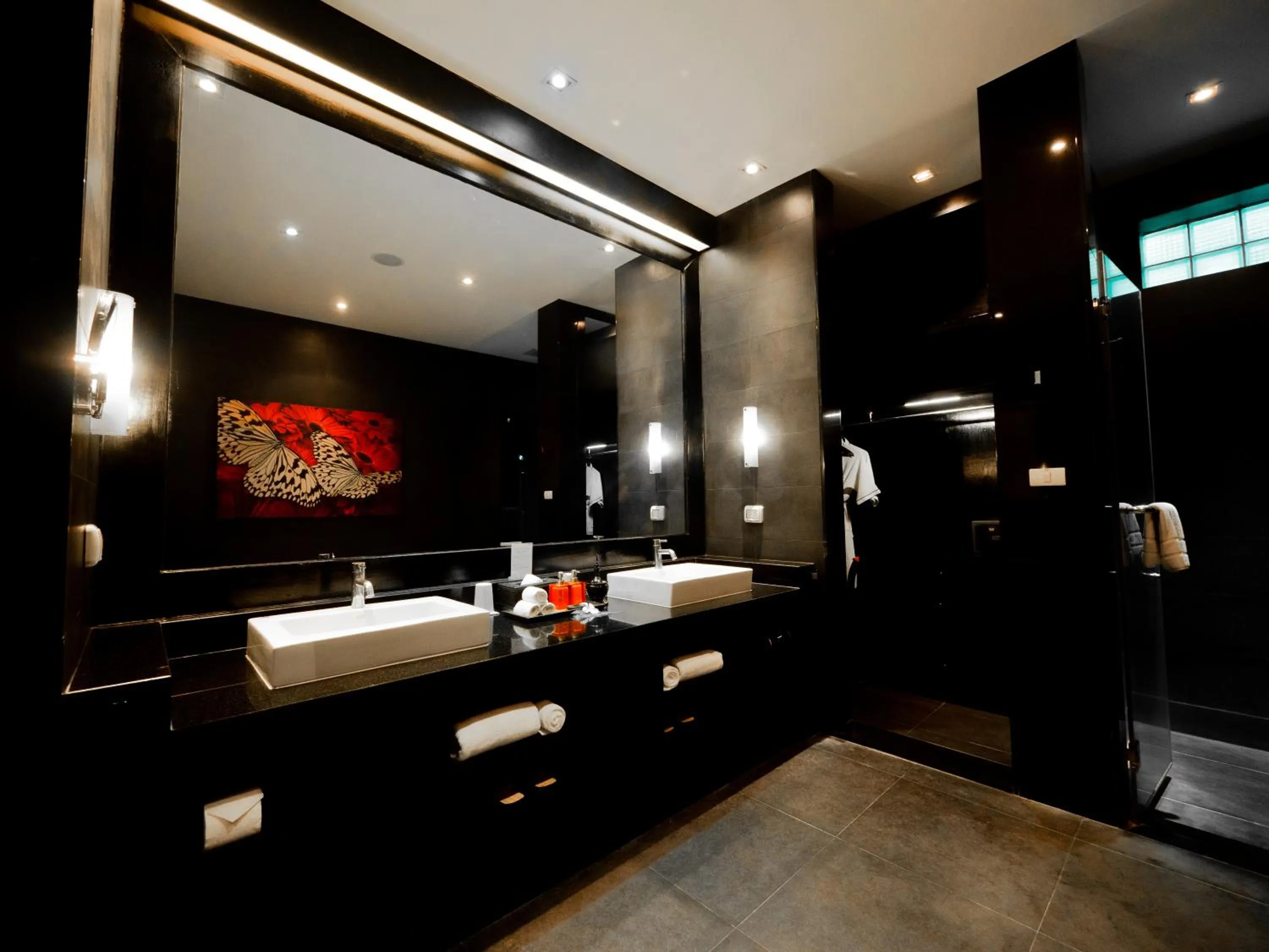 Shower in The Pavilions Phuket