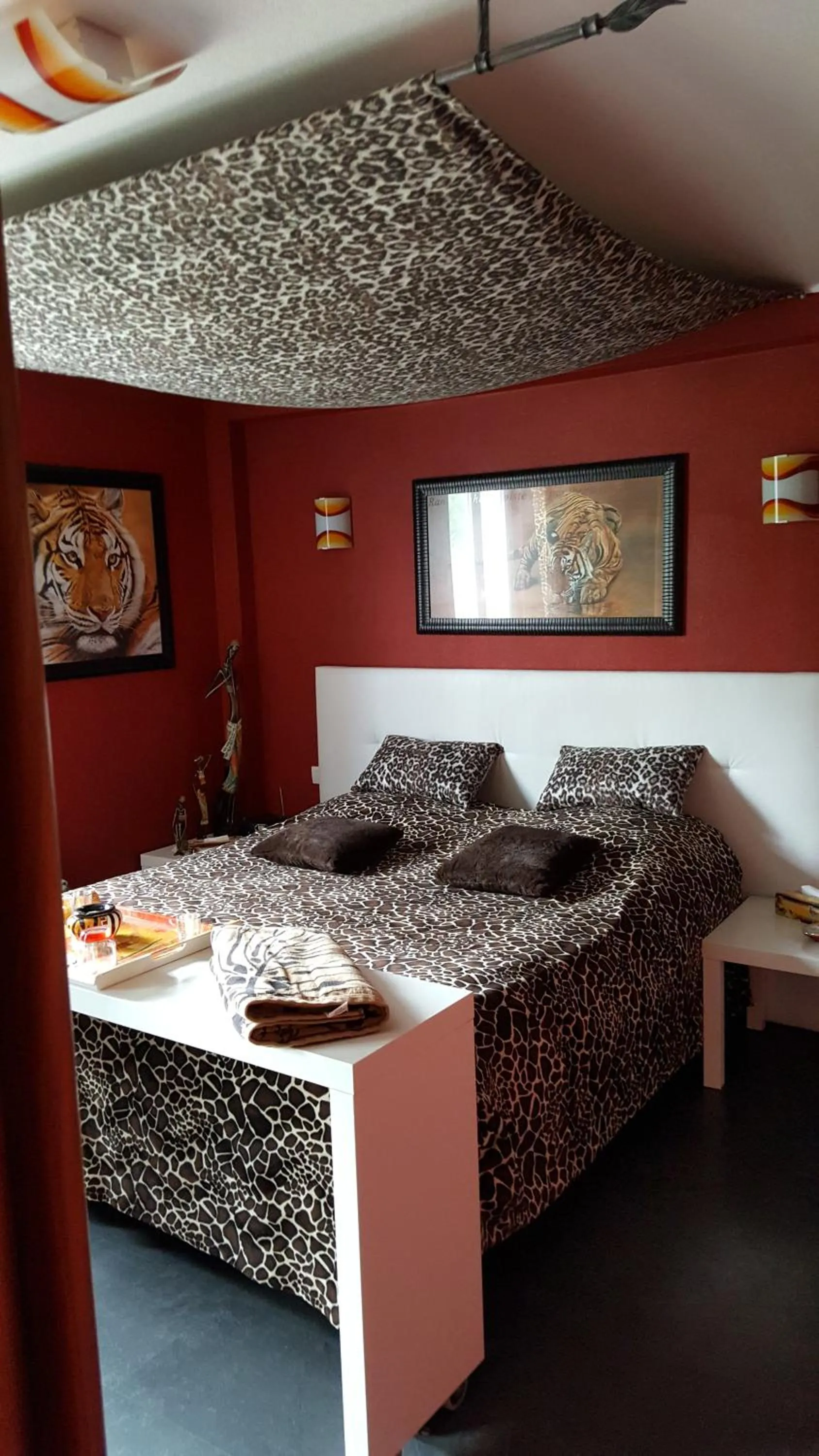 Photo of the whole room, Bed in Au berceau du loup agile