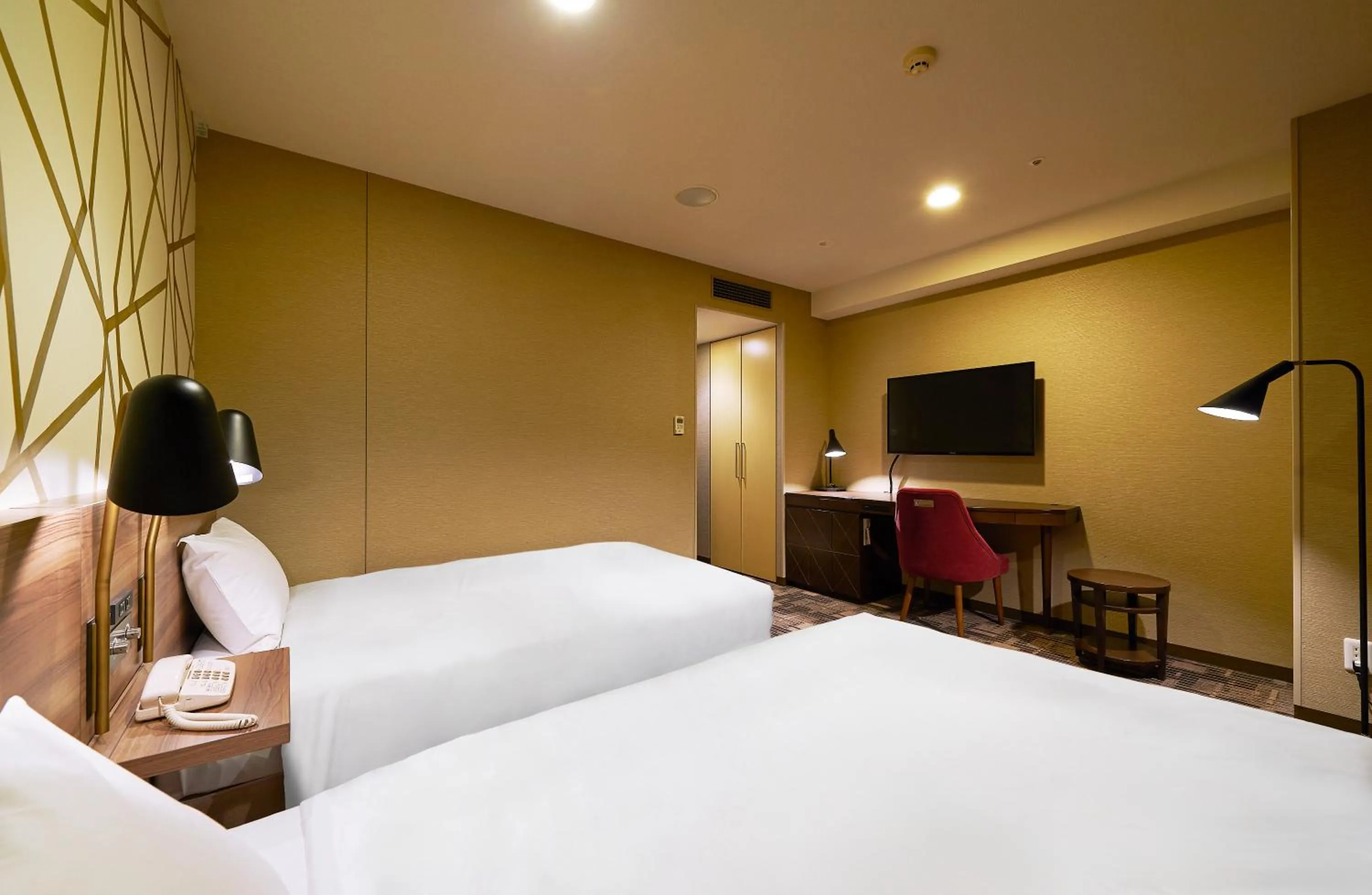 Bed in Sotetsu Fresa Inn Kawasaki-Higashiguchi