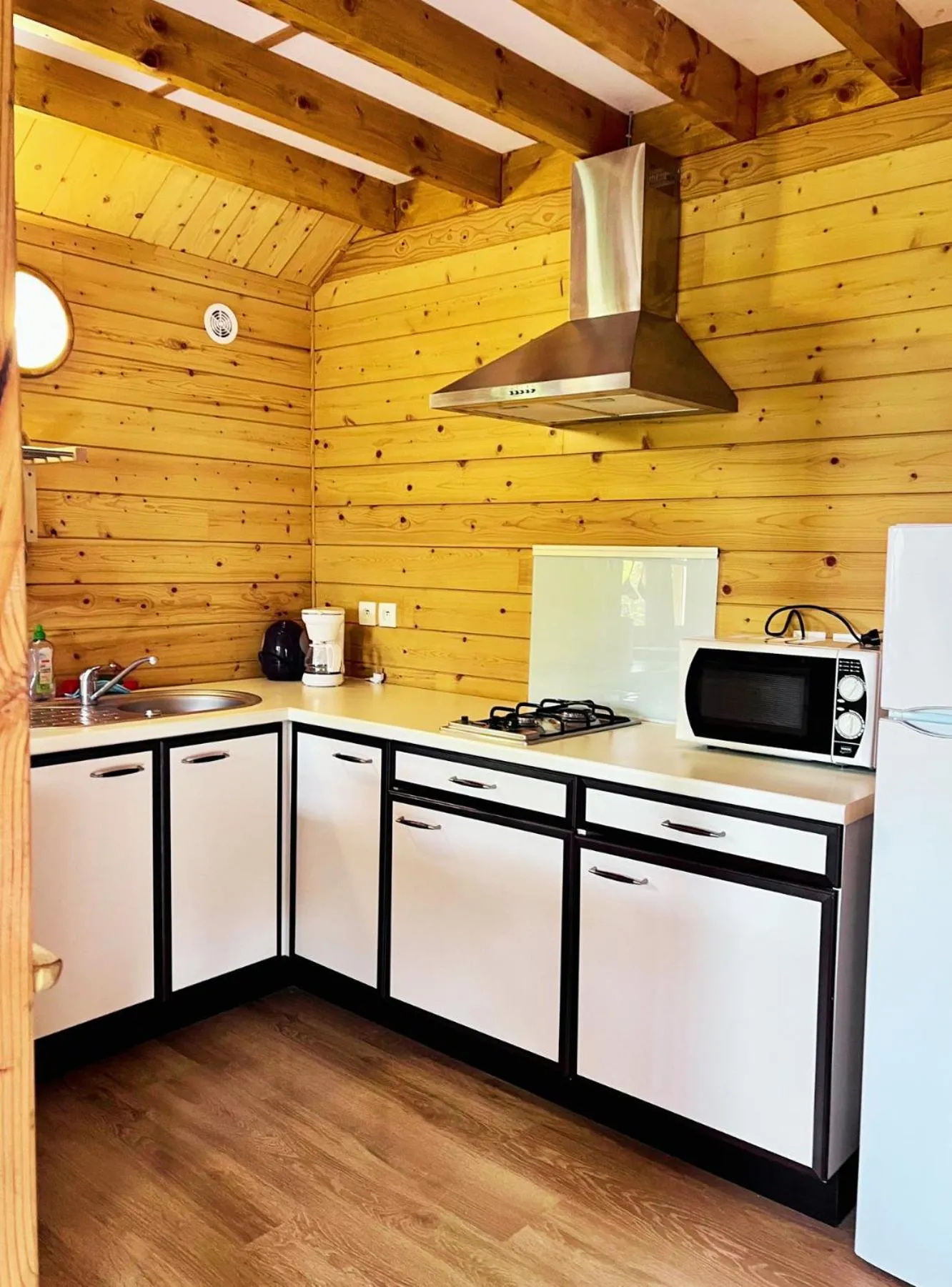 Communal kitchen in SAS Le Hameau des Grilles