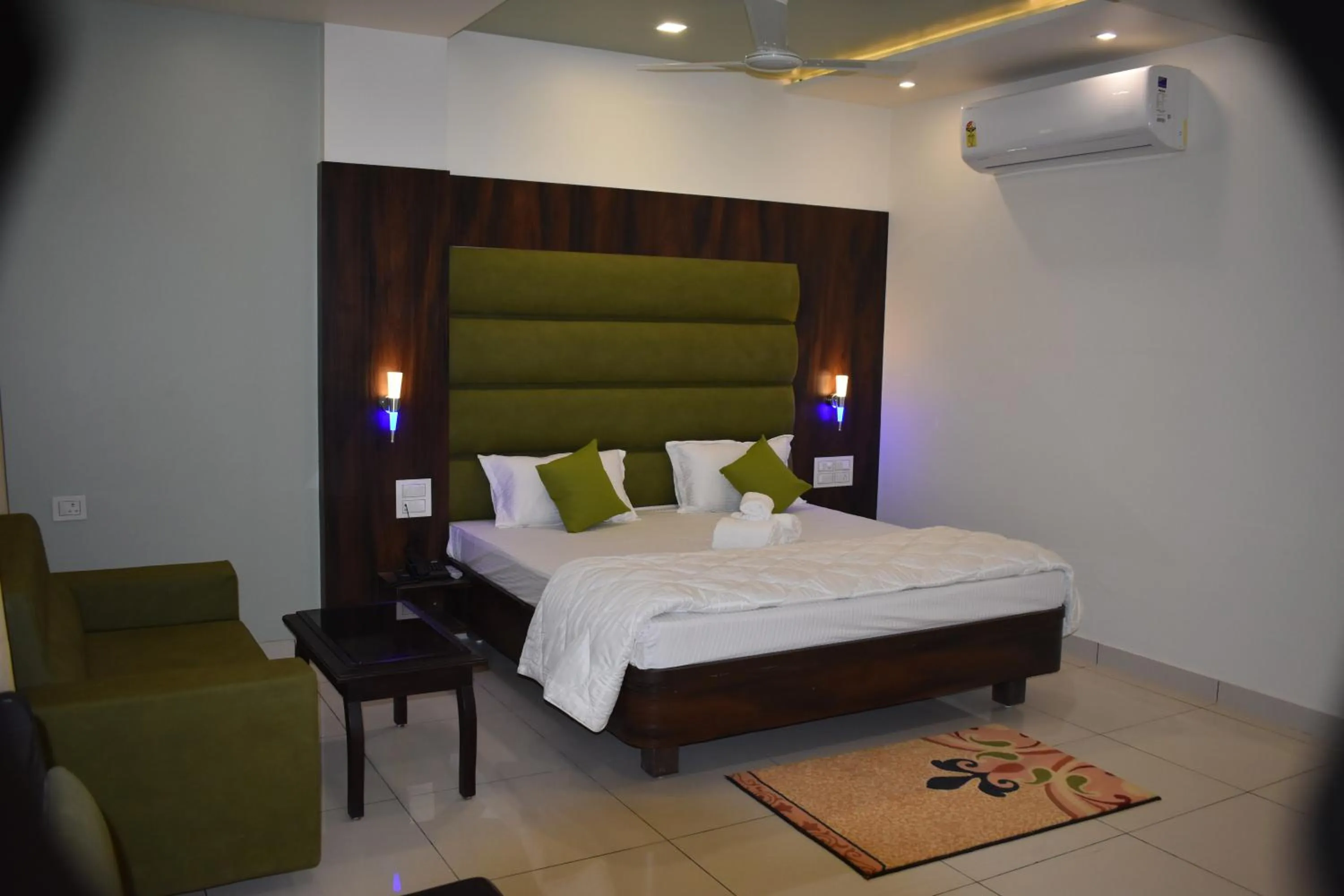 Bed in Hotel Shyam Palace