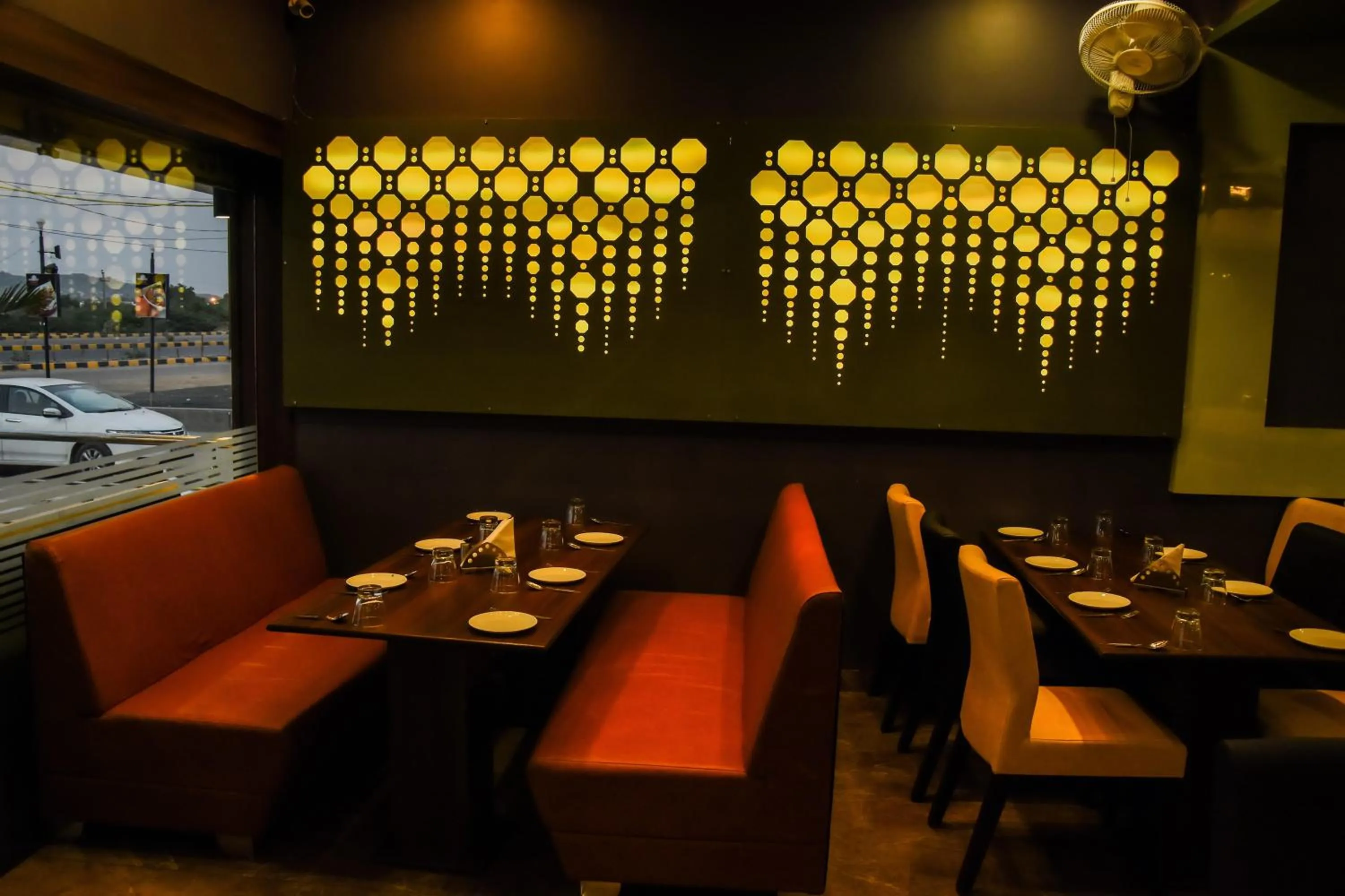 Restaurant/places to eat in Hotel Shyam Palace