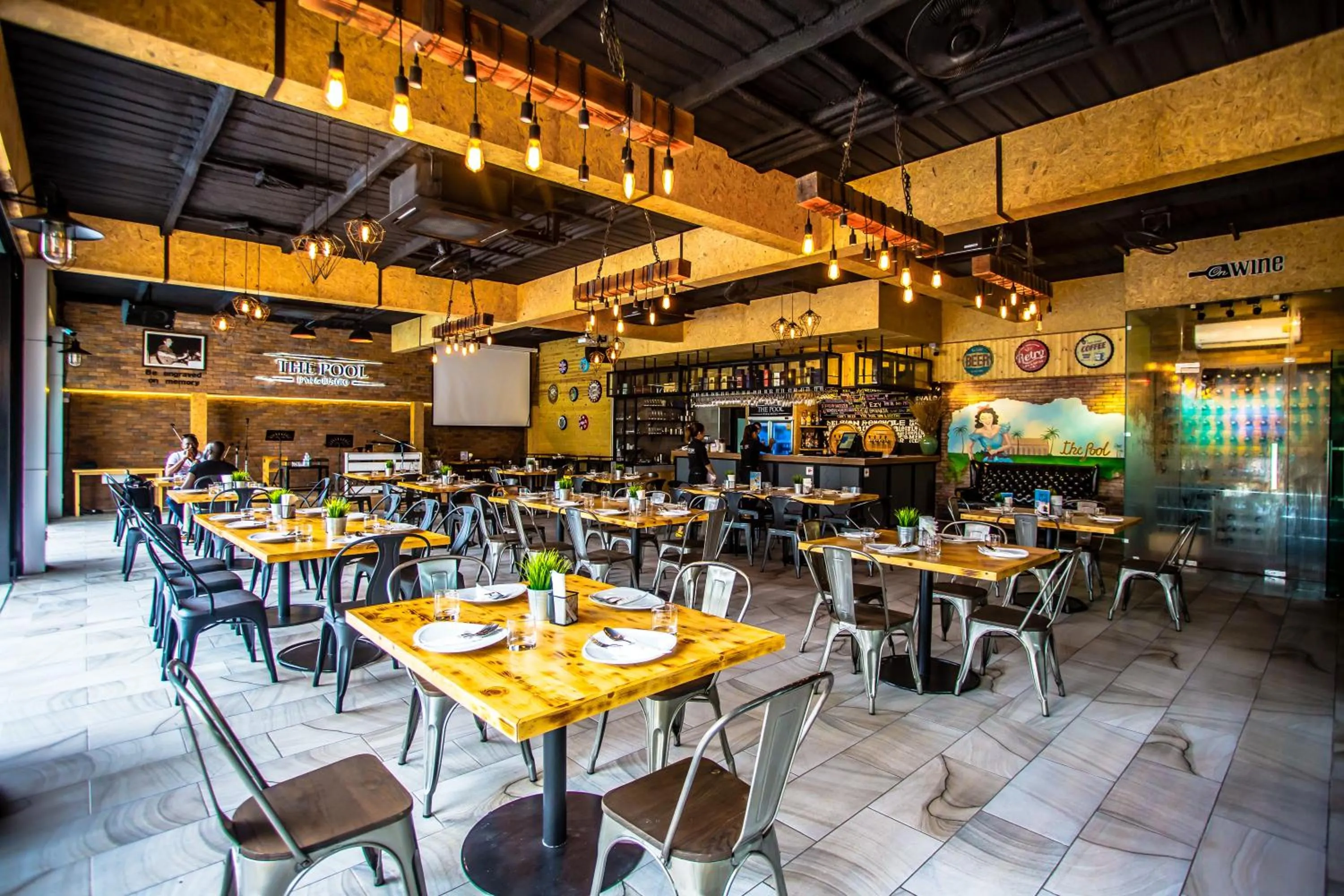 Restaurant/places to eat in New Travel Lodge Hotel