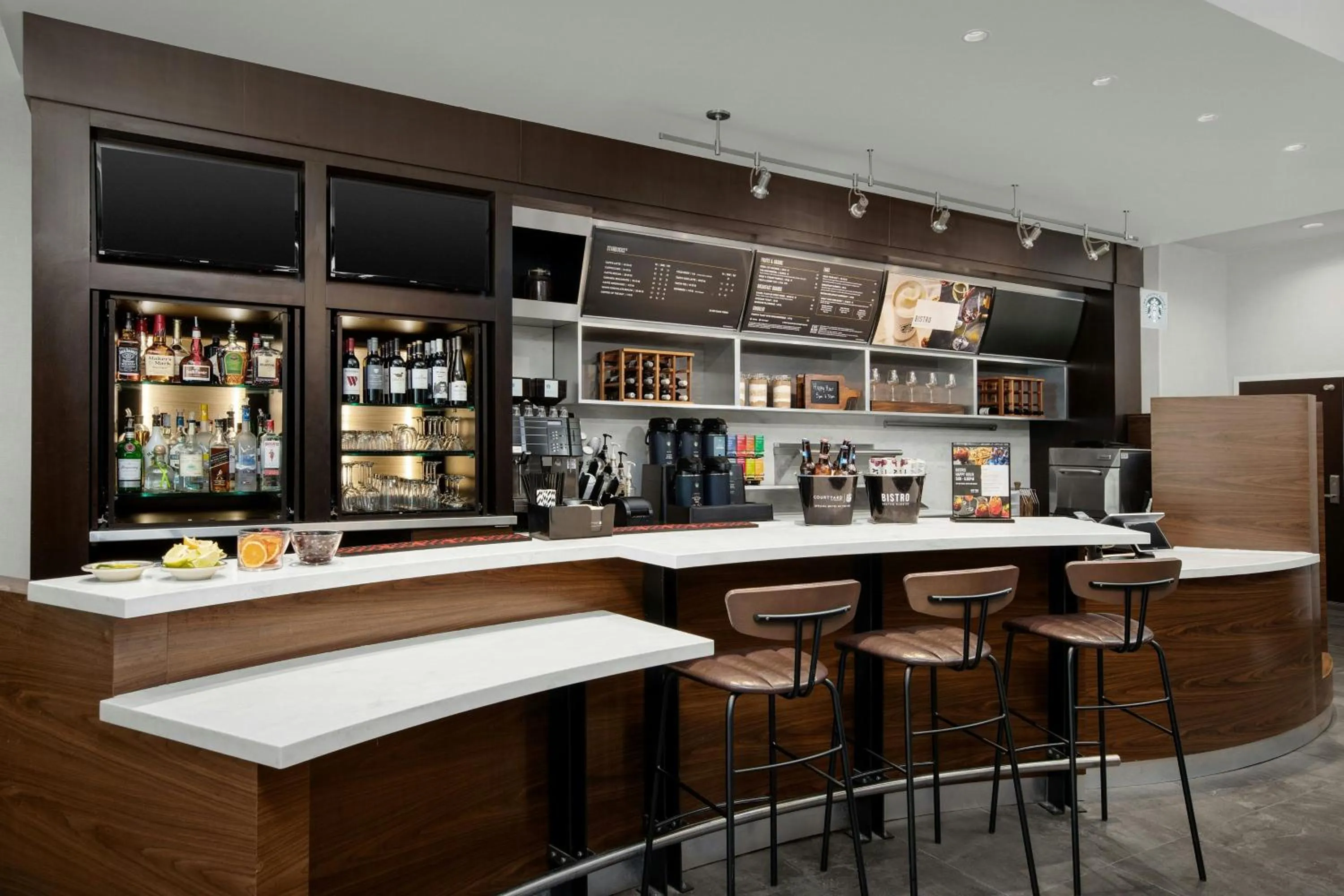 Lounge or bar in Courtyard by Marriott Atlanta Kennesaw