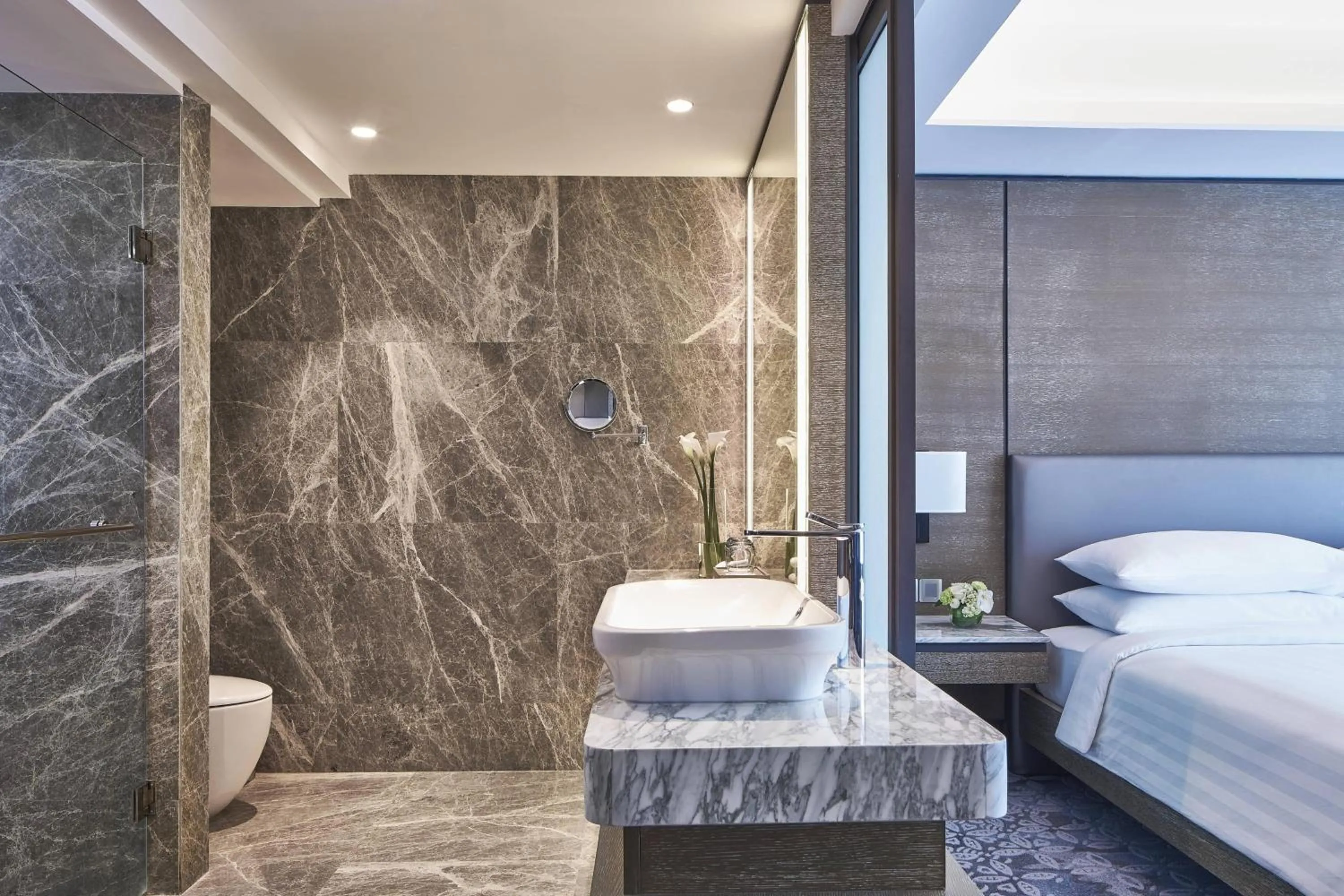 Bathroom, Bed in Yogyakarta Marriott Hotel