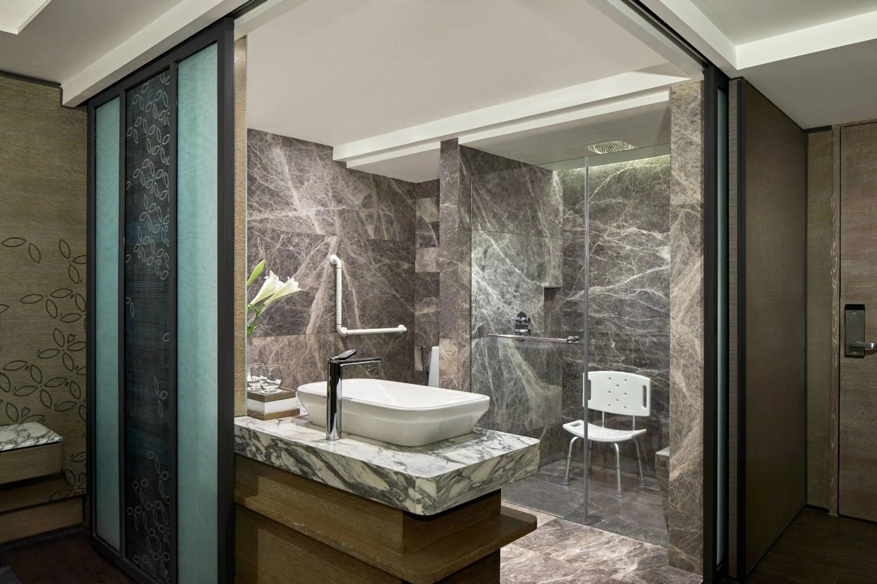 Bathroom in Yogyakarta Marriott Hotel