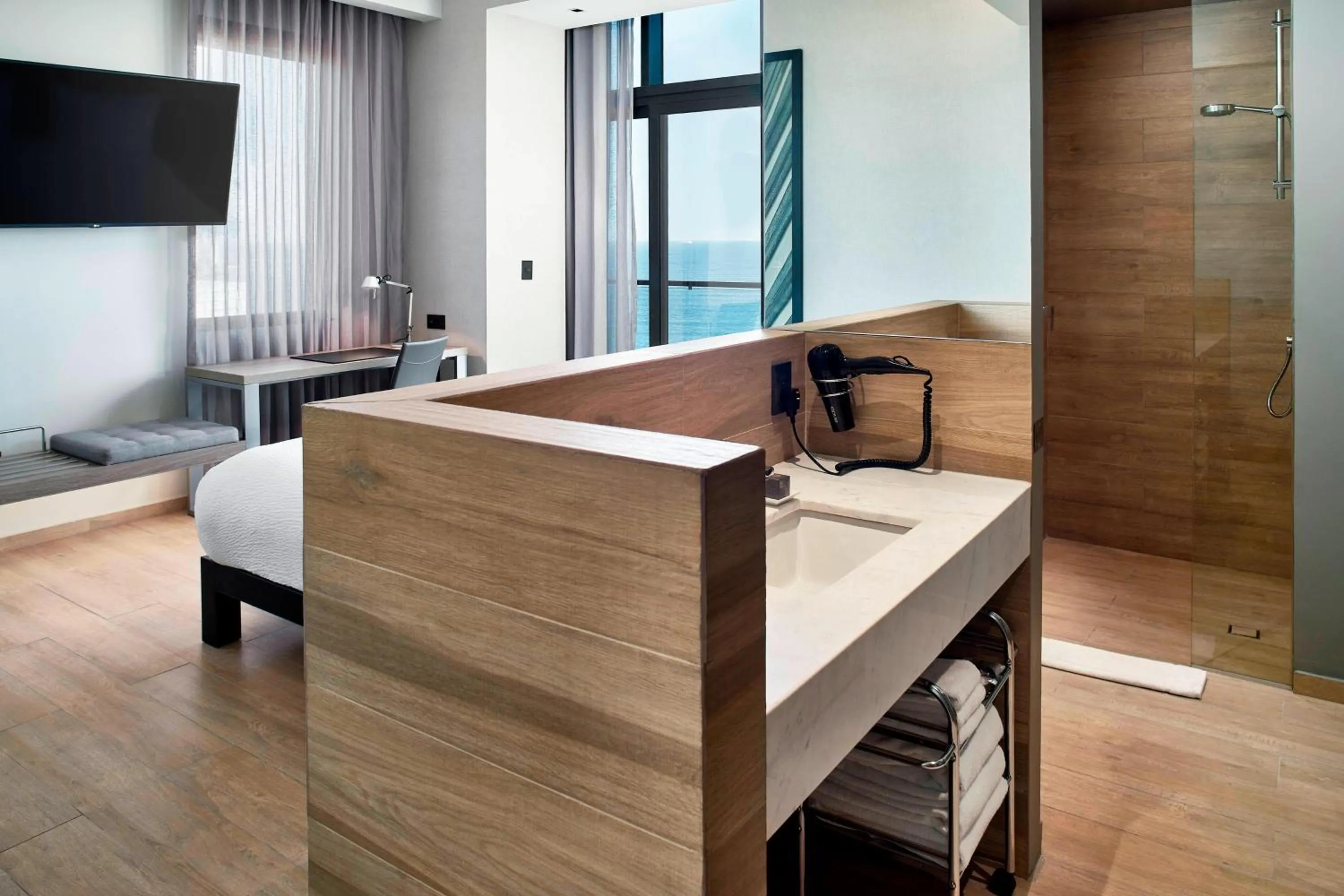 Photo of the whole room, Bed in AC Hotel by Marriott Veracruz