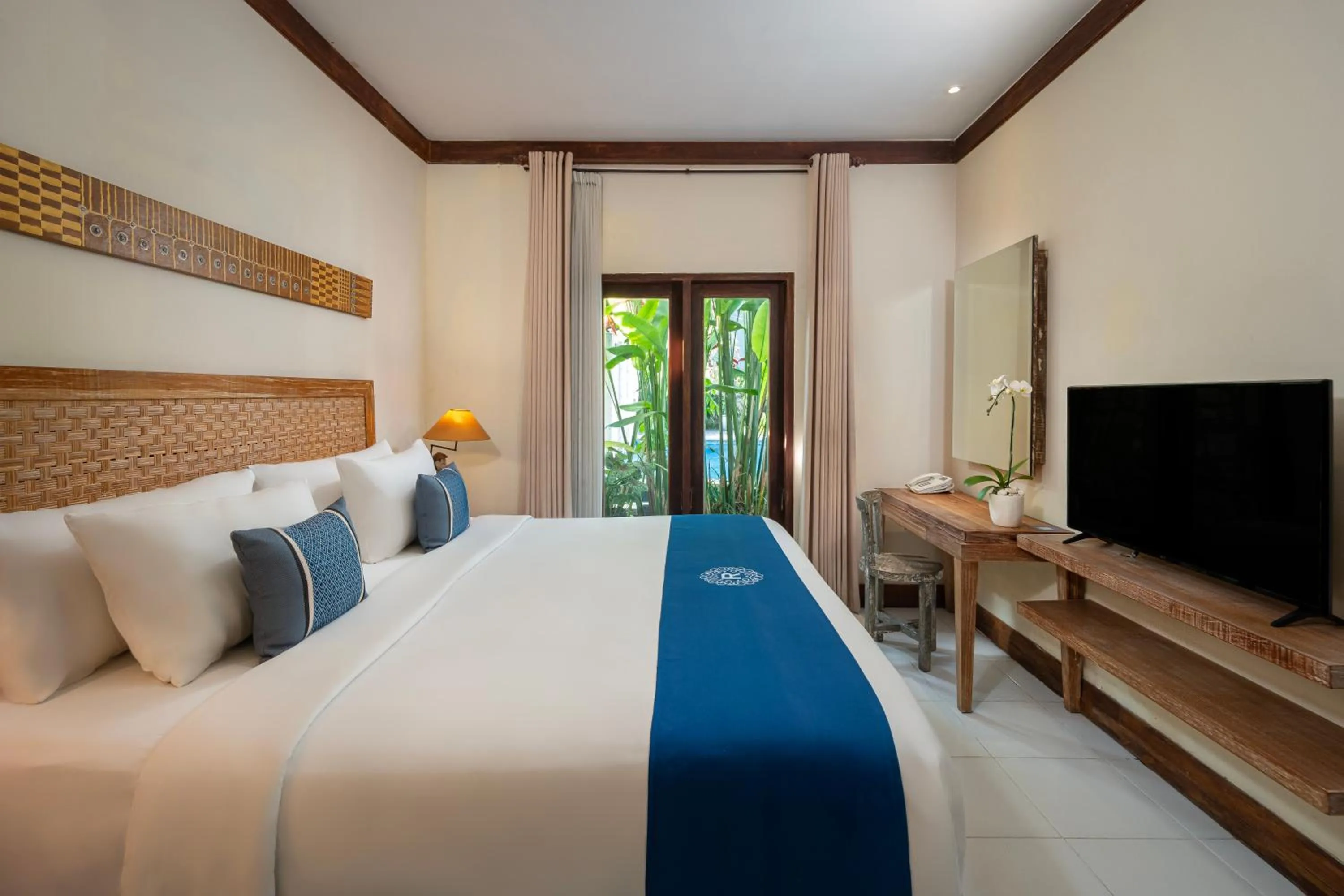 View (from property/room), Bed in Rama Residence Seminyak