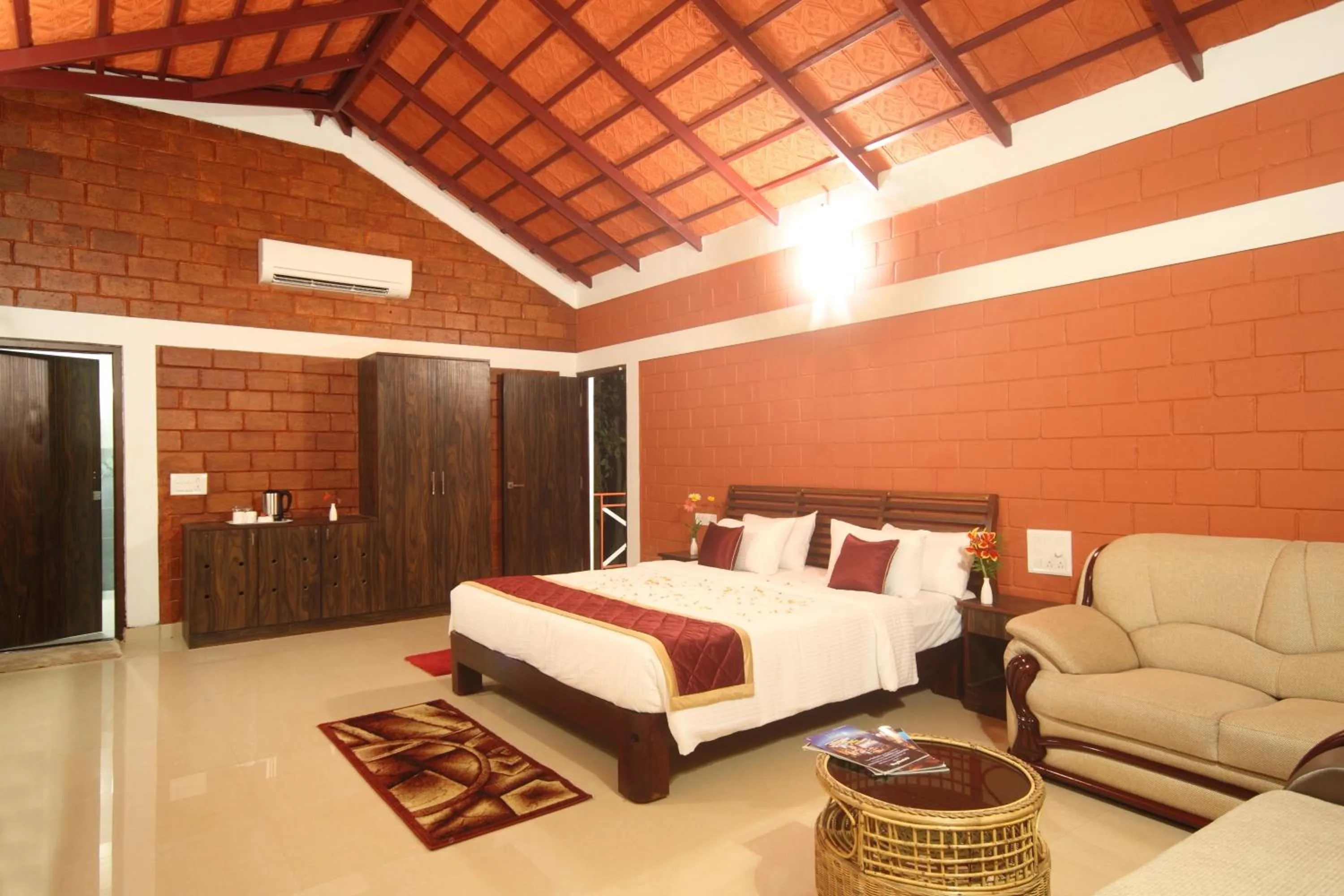 Luxury Premium Cottage AC in Coffee Grove Resort