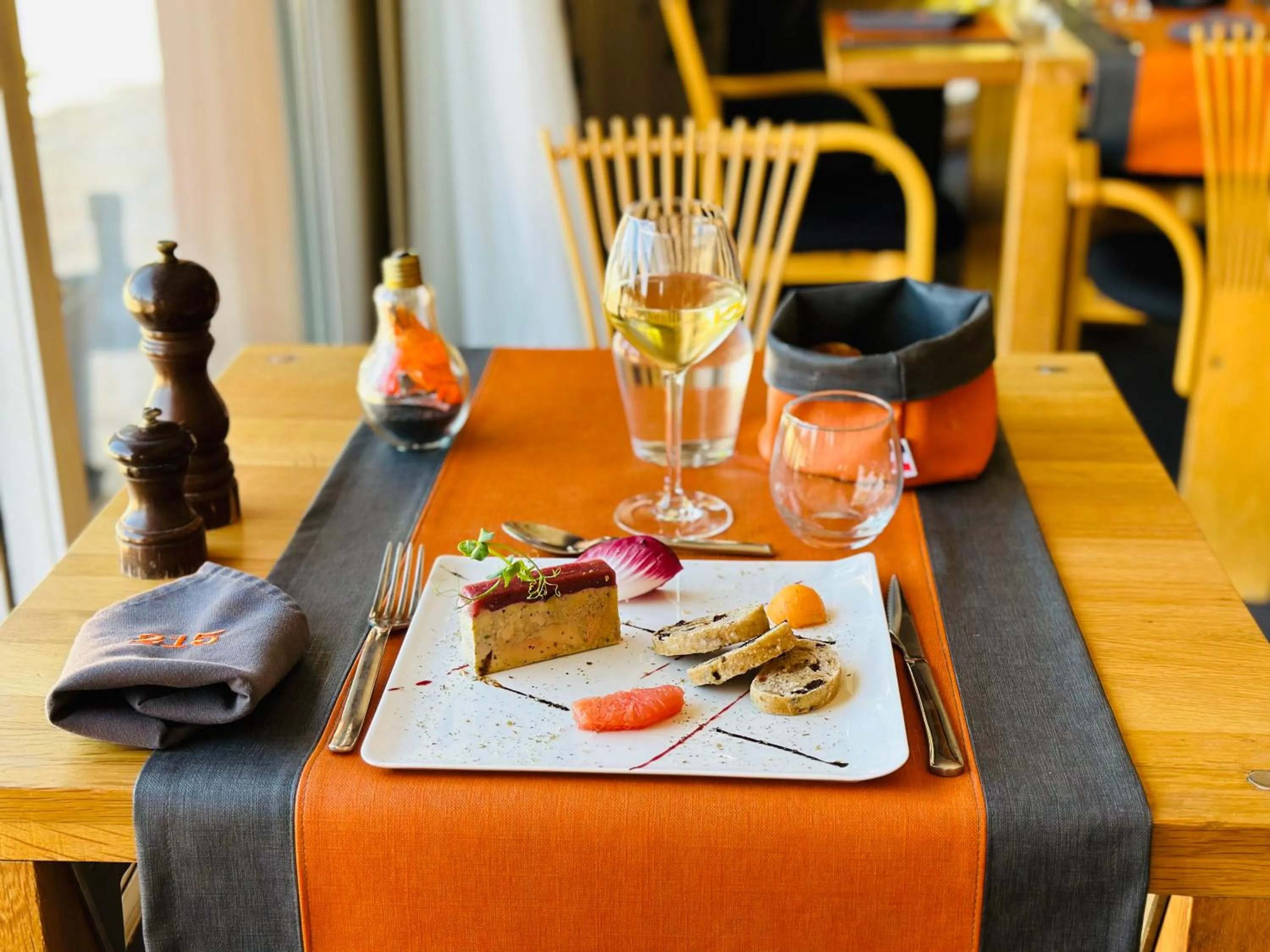 Restaurant/places to eat in Le Noirlac