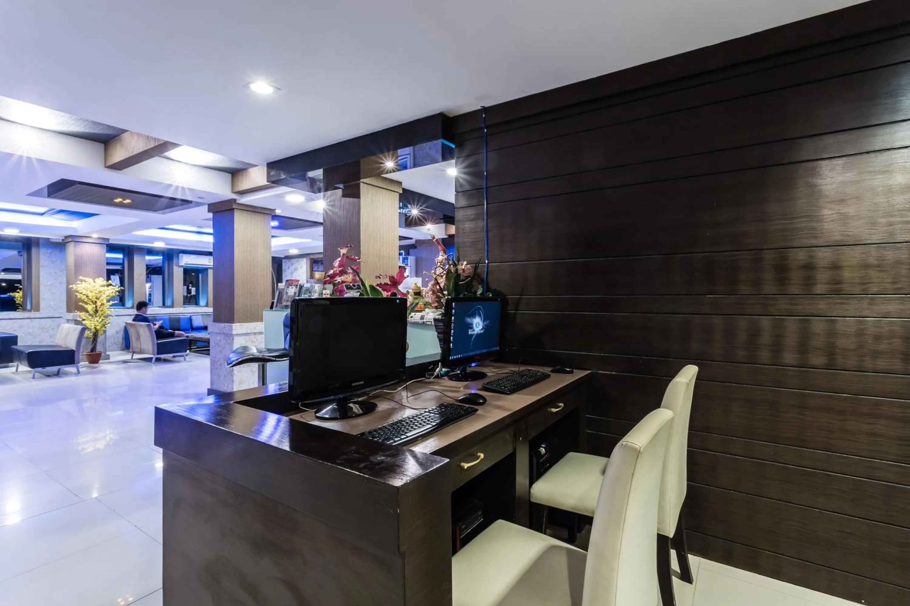 Business facilities in 7Q Patong Beach Hotel