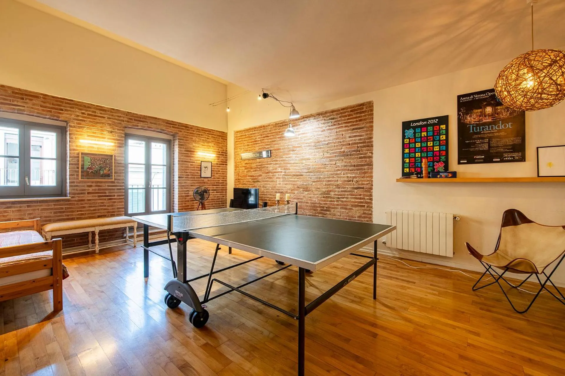 Sleep & Stay- Luxury top floor apt with terrace