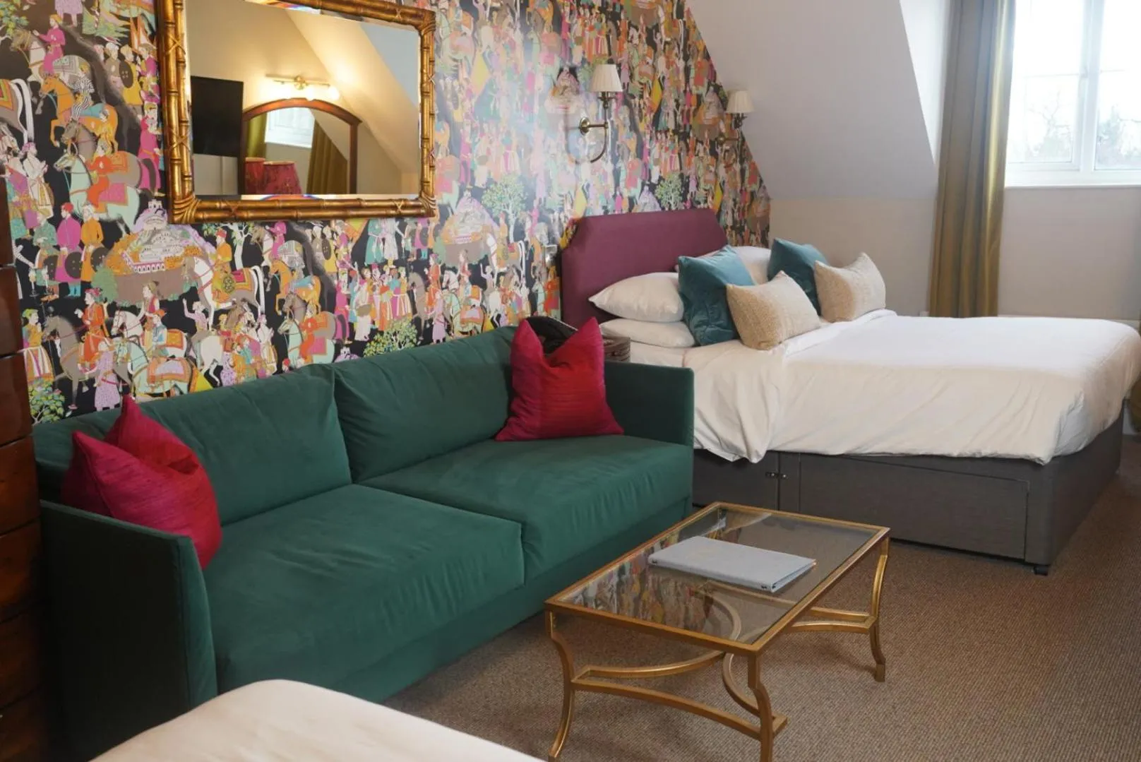 Seating area, Bed in Tower Hotel